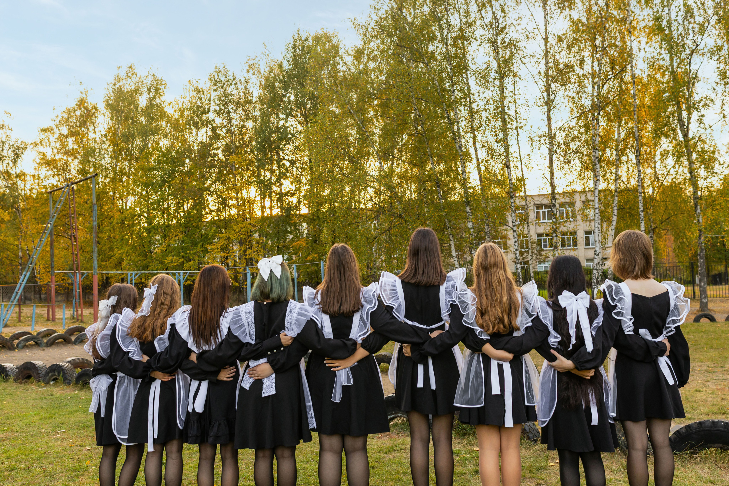 Осенняя фотосессия у школы с учителем. Семейный и детский фотограф Анна Петракова