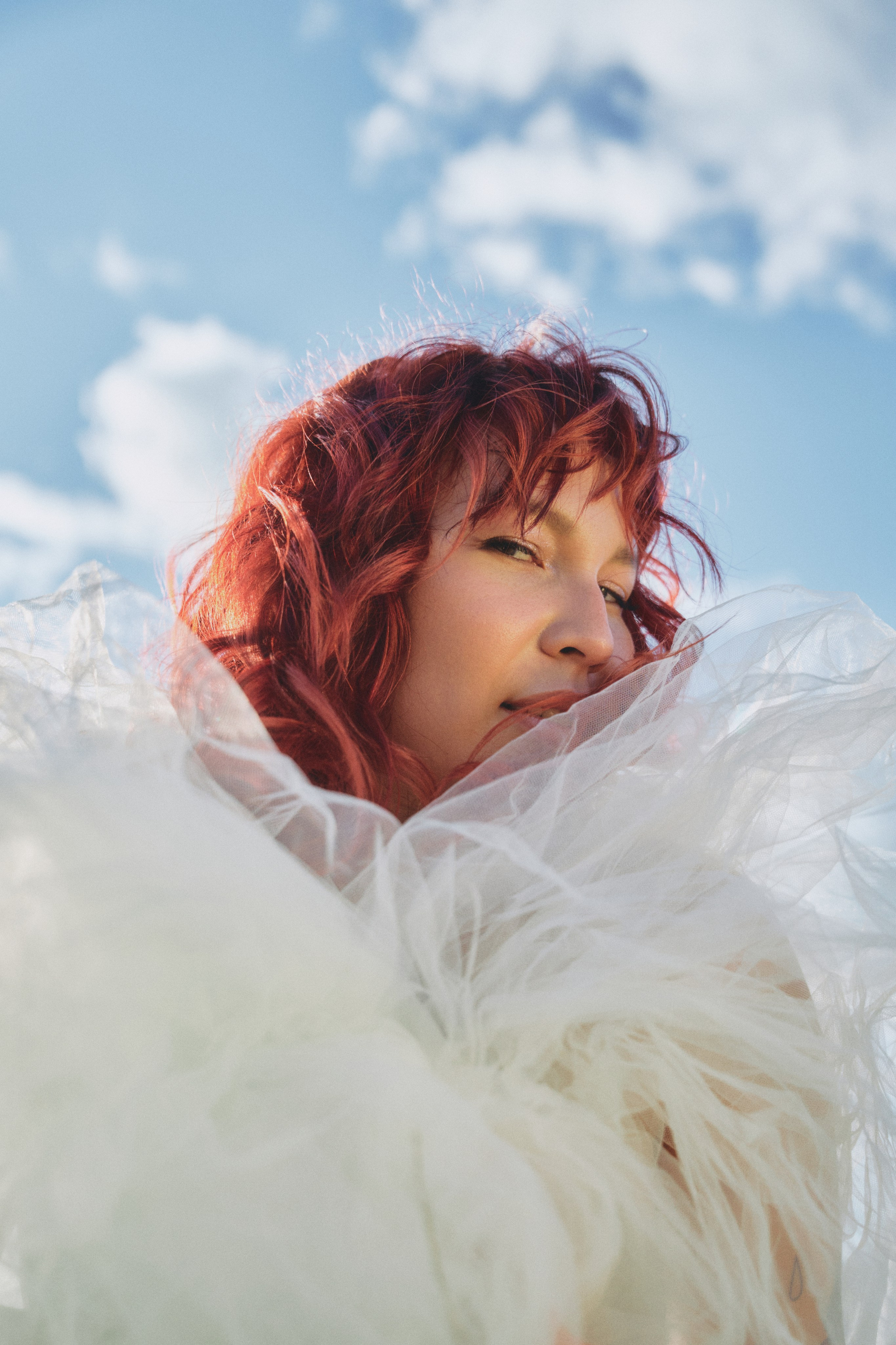 стильная фотосессия на открытом воздухе с фатой