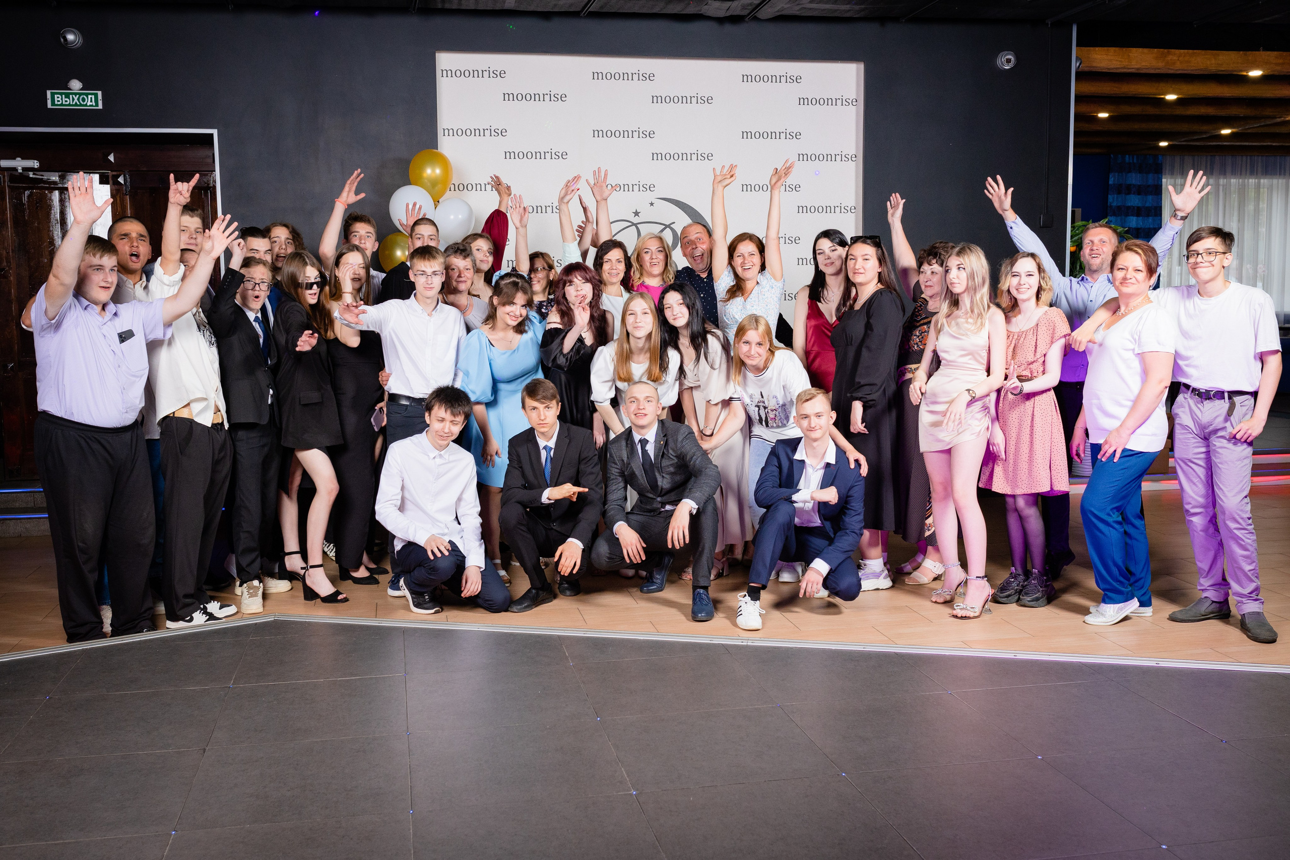 Репортажная съемка. На каждом снимке всегда два человека: фотограф и зритель