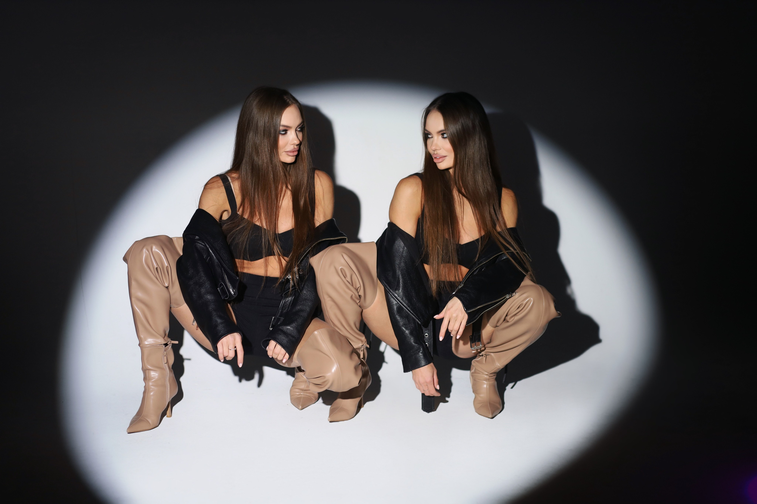 Dj Twins (Блогеры) Аня и Кристина. Главная