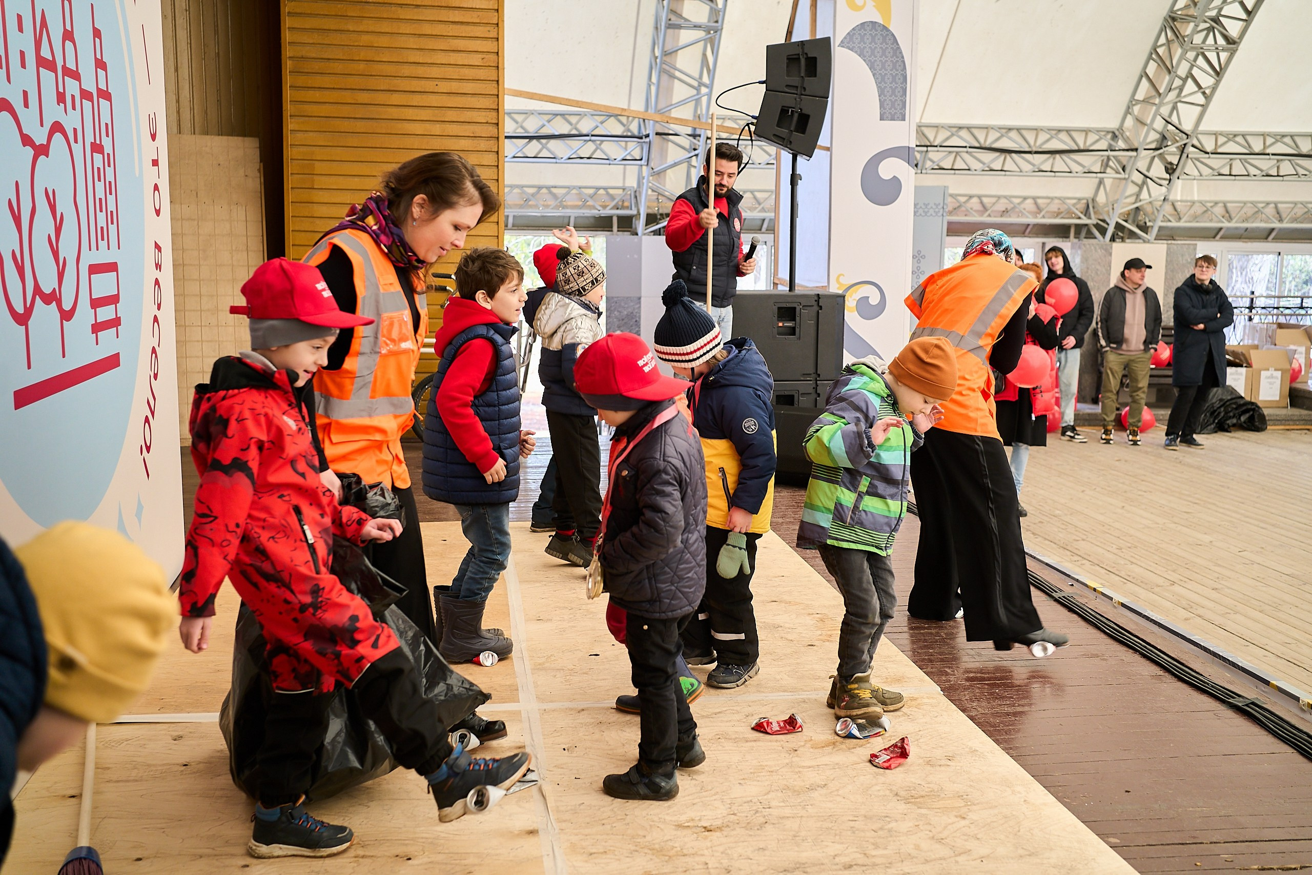 Субботник у Управления делами Мэра и Правительства Москвы. Фотограф и Видеограф в Москве. Олег Корушев
