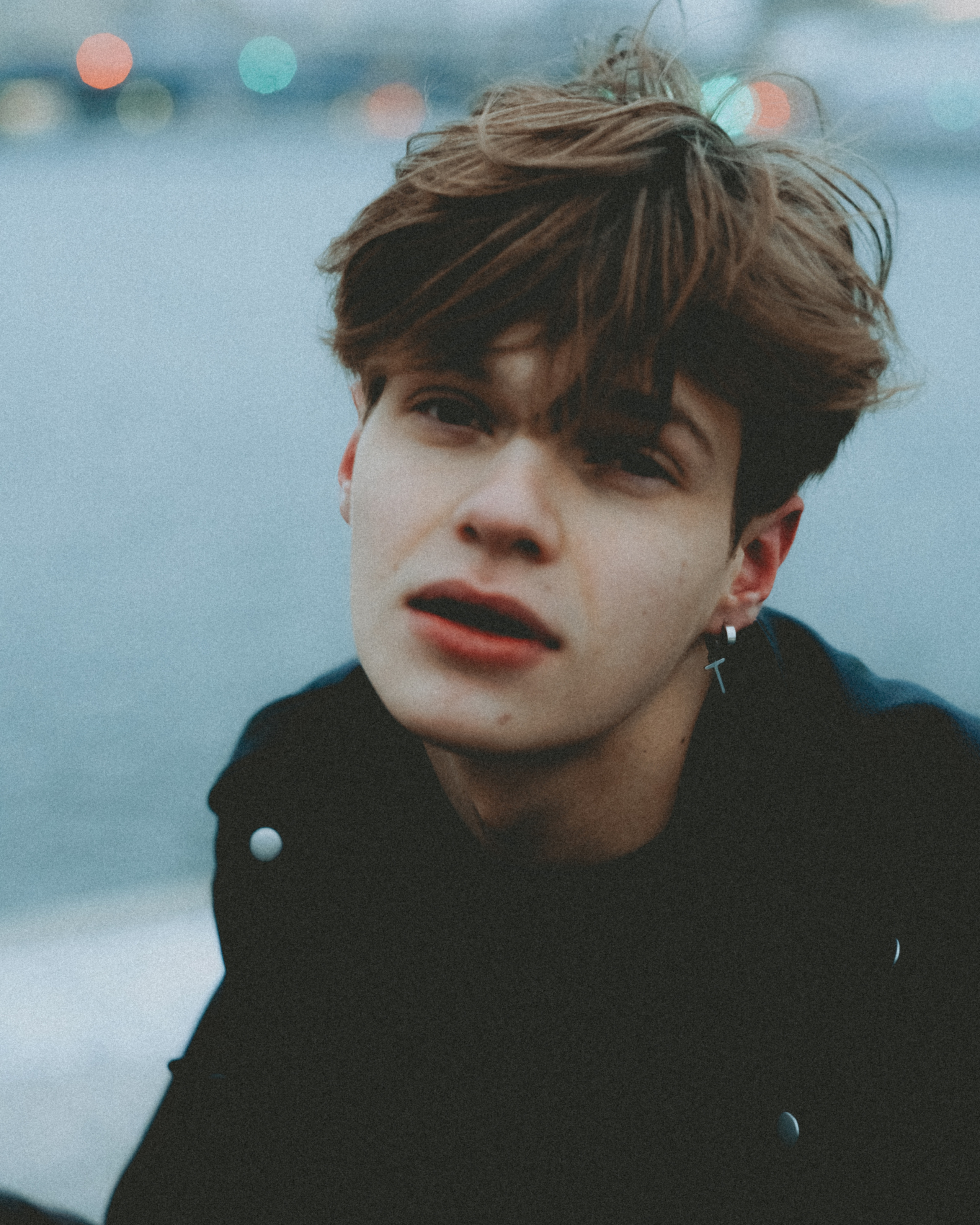 Мужской портрет на улице