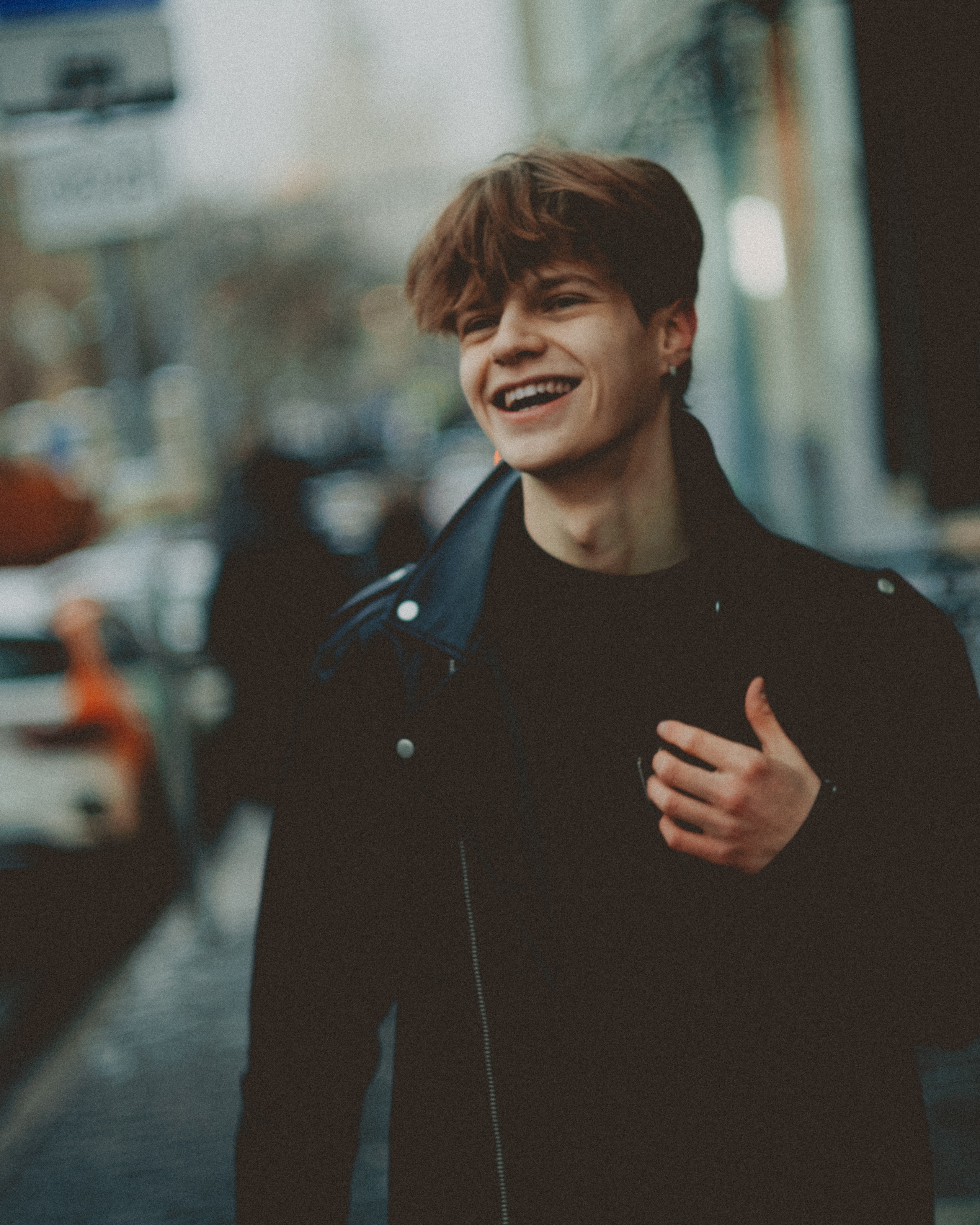 Мужской портрет на улице