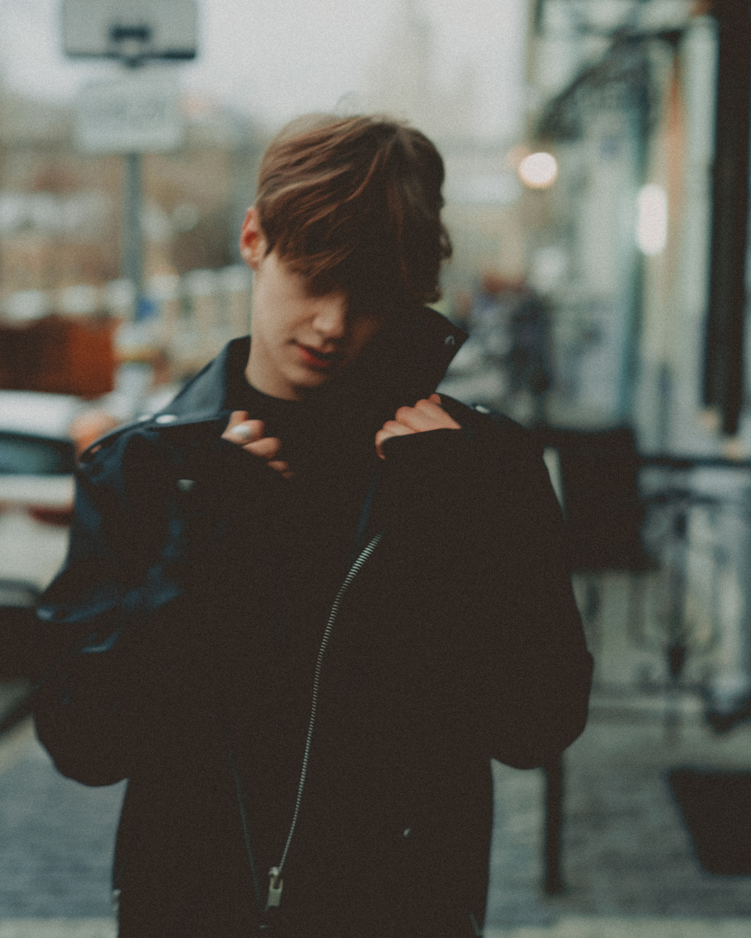 Мужской портрет на улице