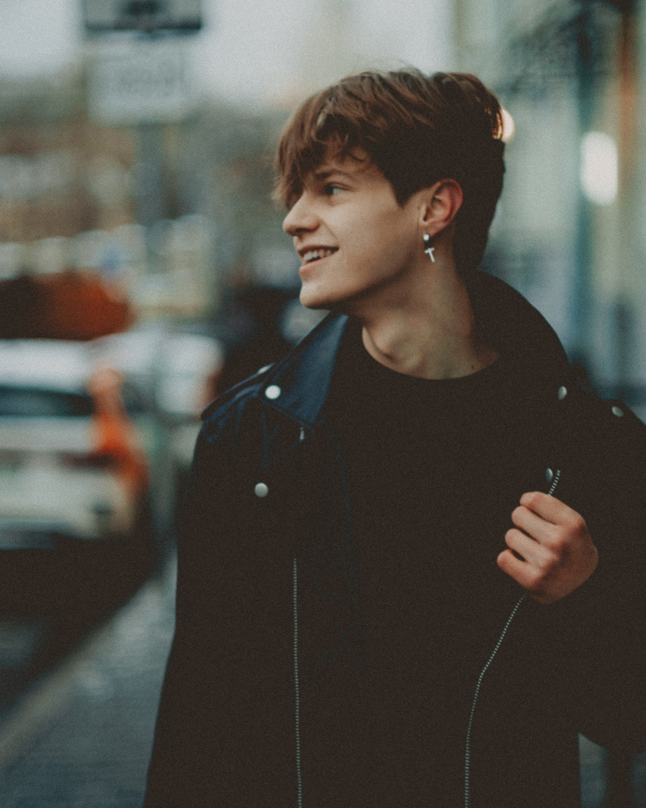 Мужской портрет на улице