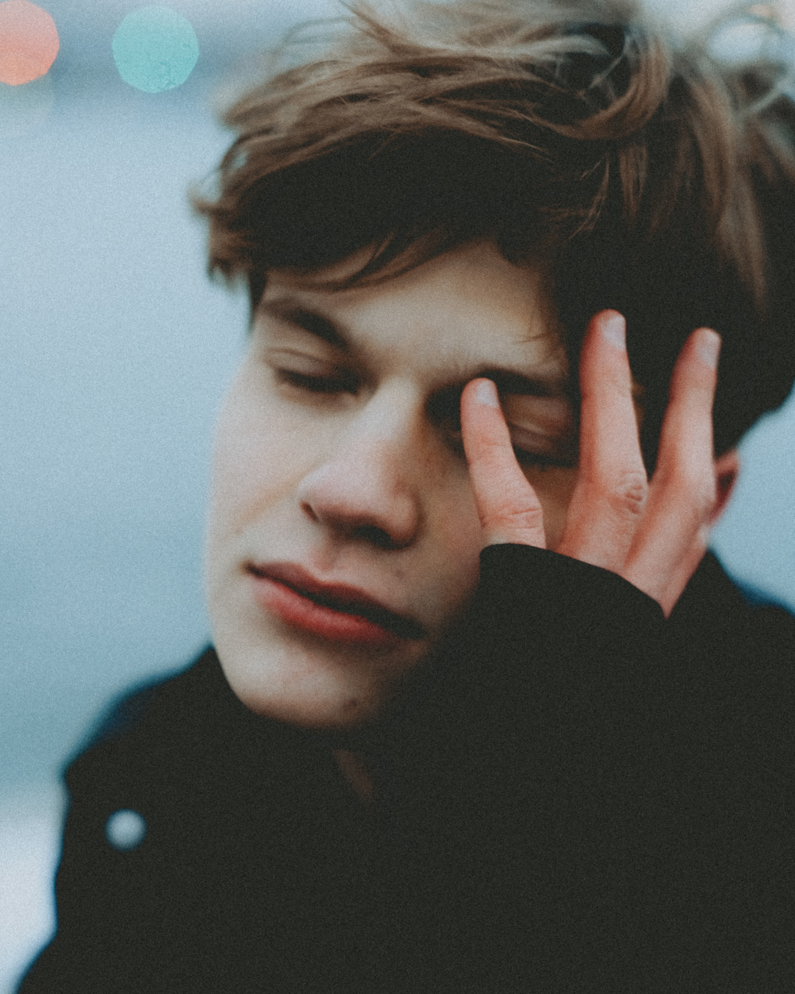 Мужской портрет на улице