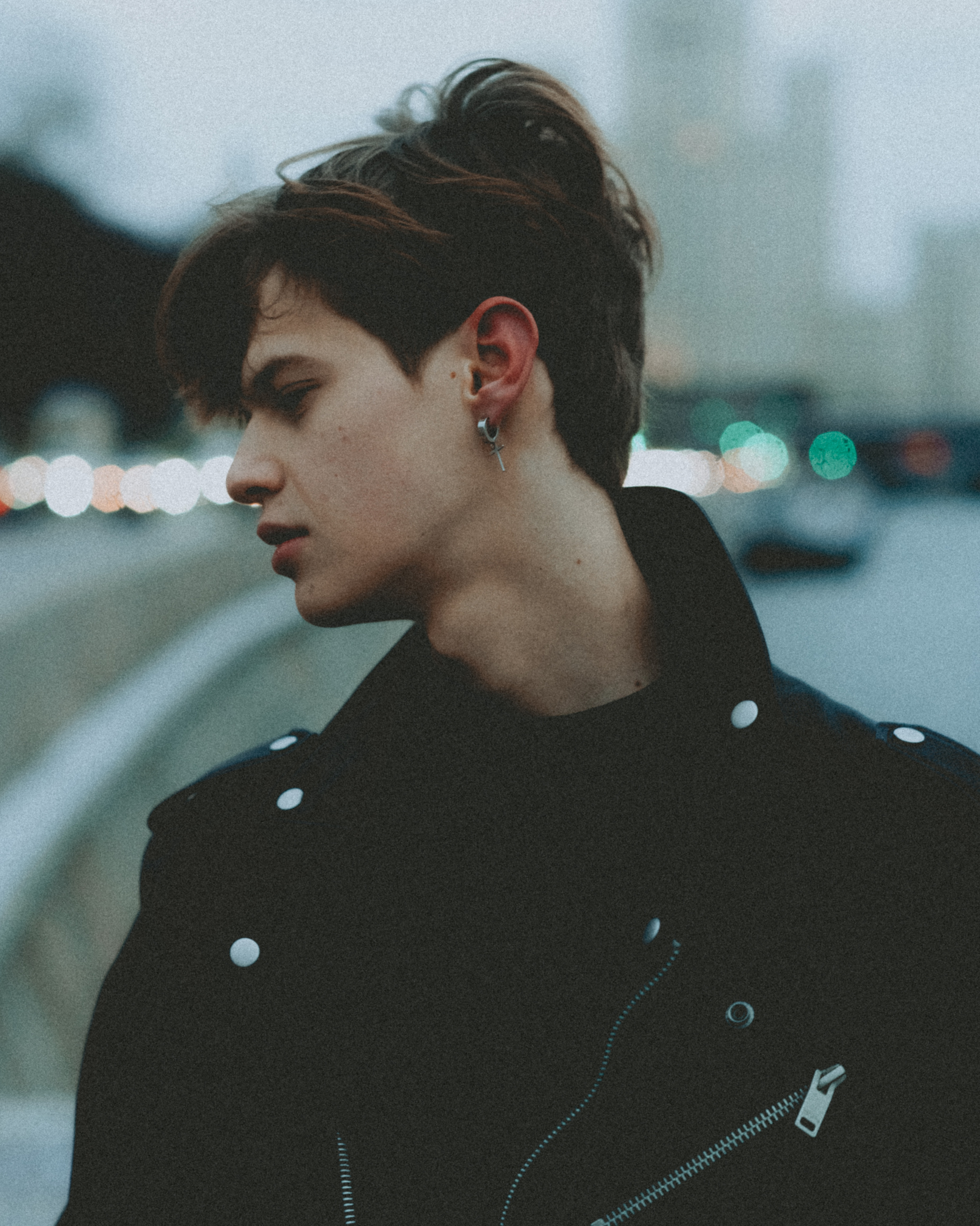 Мужской портрет на улице