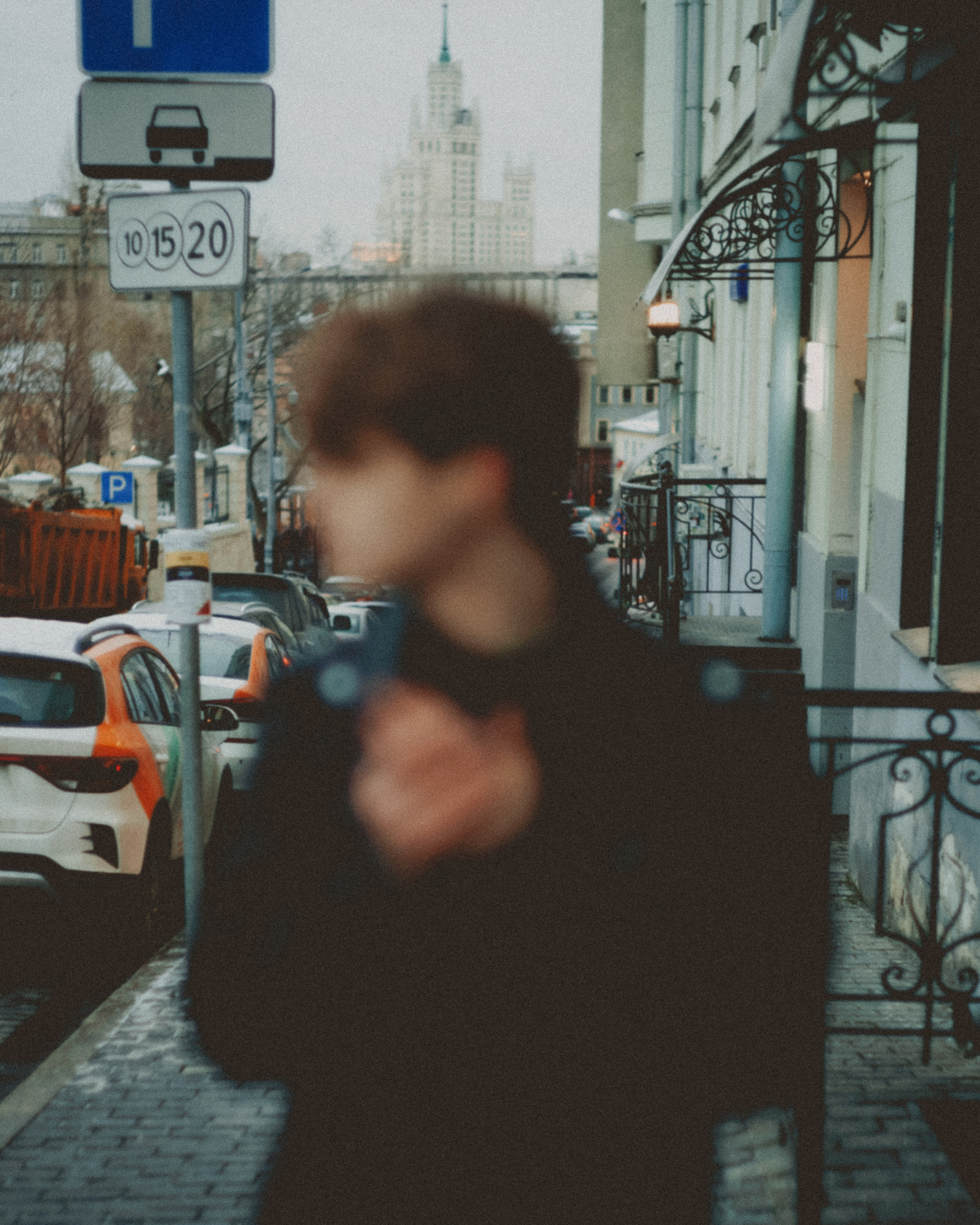 Мужской портрет на улице