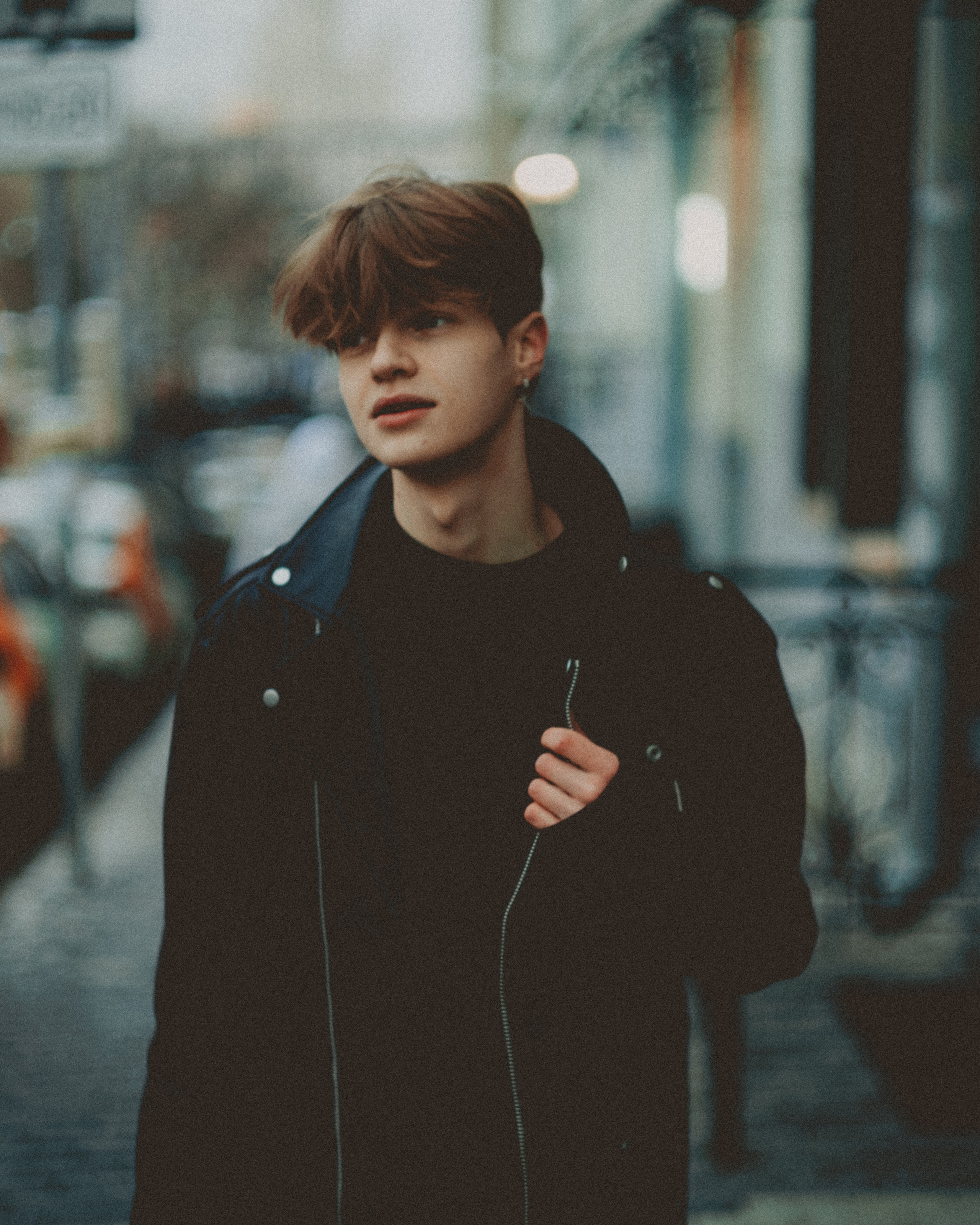 Мужской портрет на улице