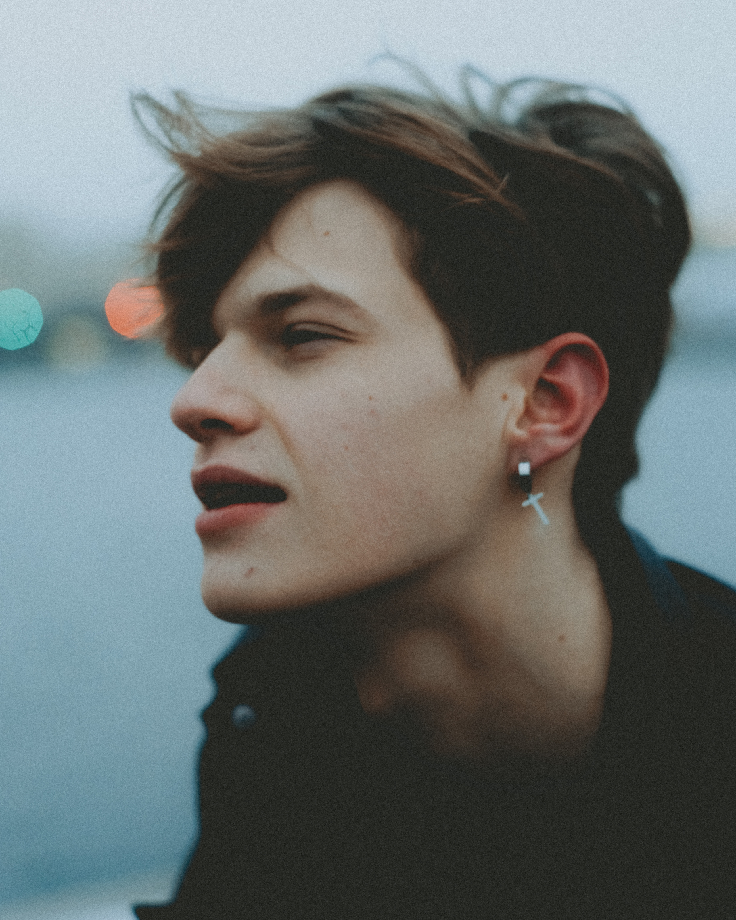 Мужской портрет на улице