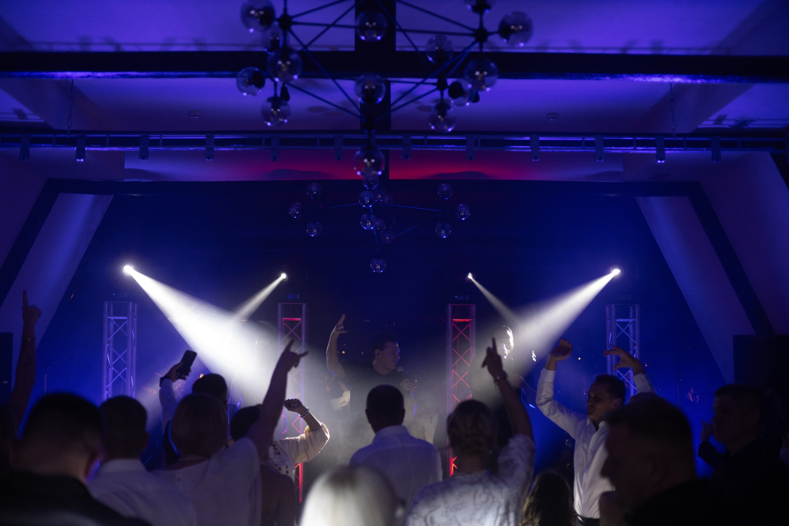 «С днем Рождения, Вика» группа «Корни»