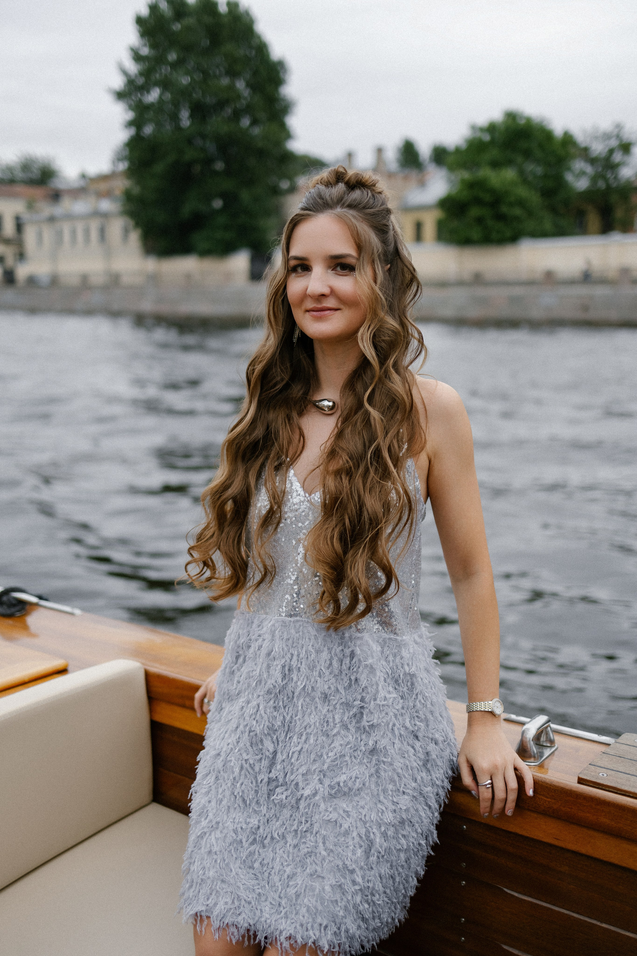 Прогулка на венецианском катере. Свадебный фотограф в Санкт-Петербурге Ксения Кобышева