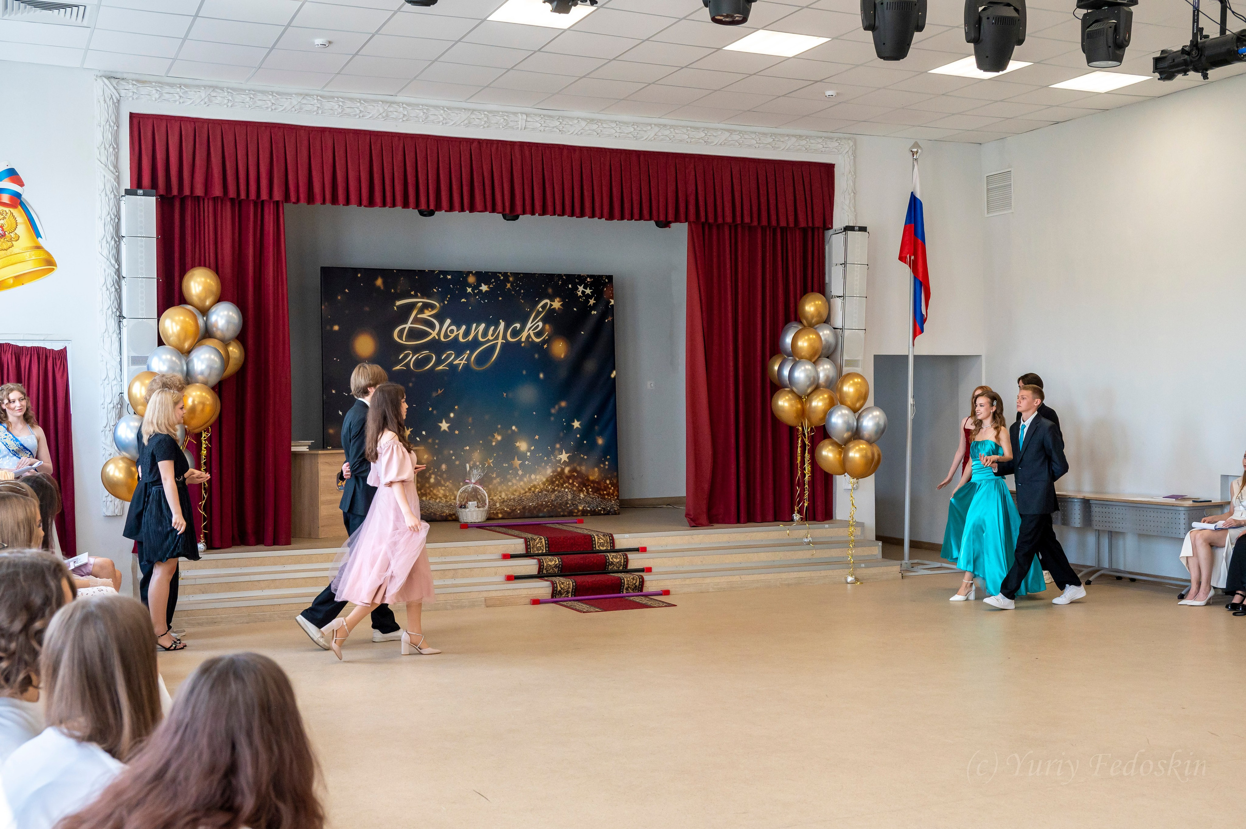 Репортаж о выпускном 9 классов в школе № 7 города Королёва, 26.06.24г. Профессиональный фотограф интерьеров в Москве Юрий Федоскин