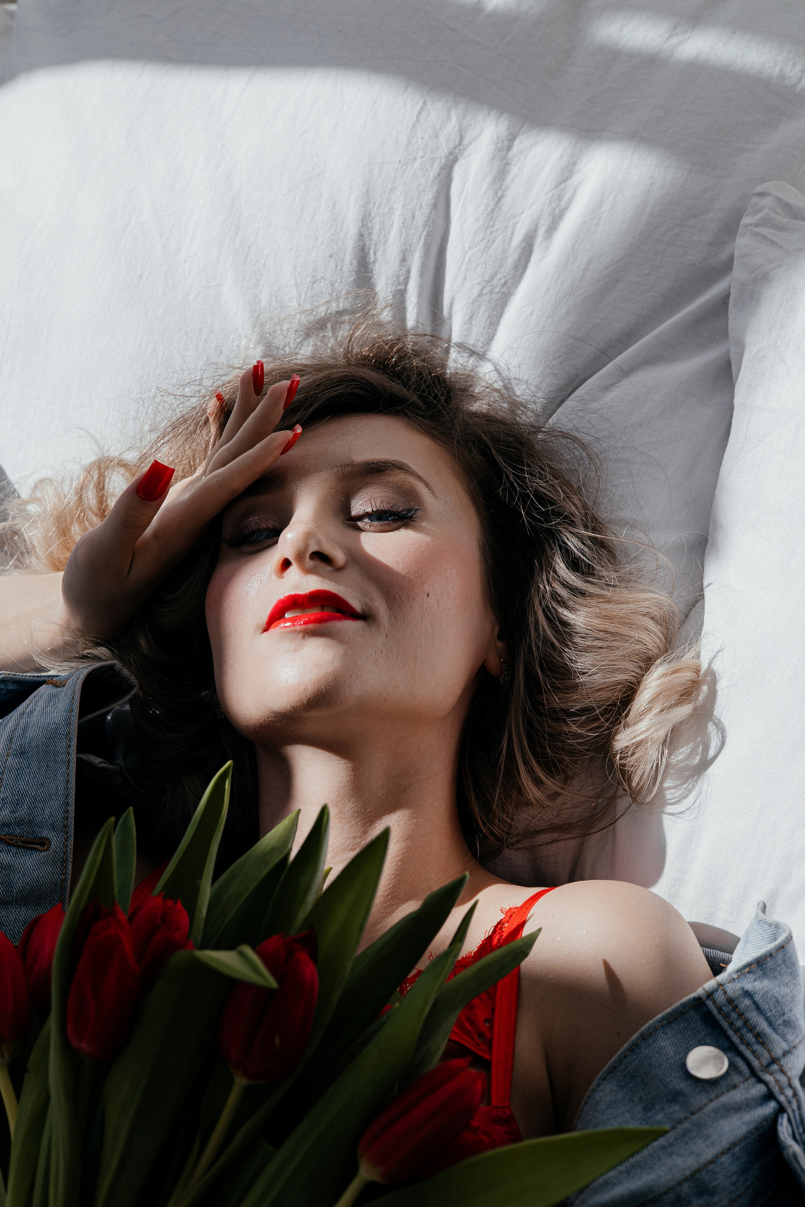 Анна. Красные тюльпаны