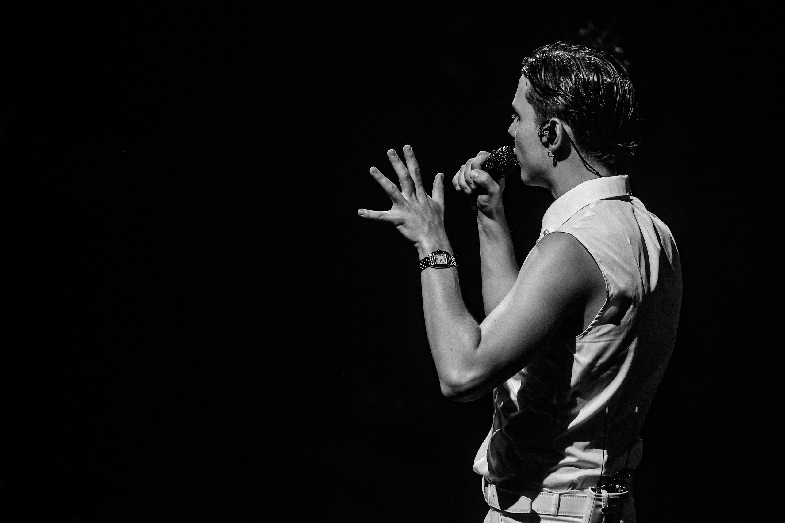 ВАНЯ ДМИТРИЕНКО