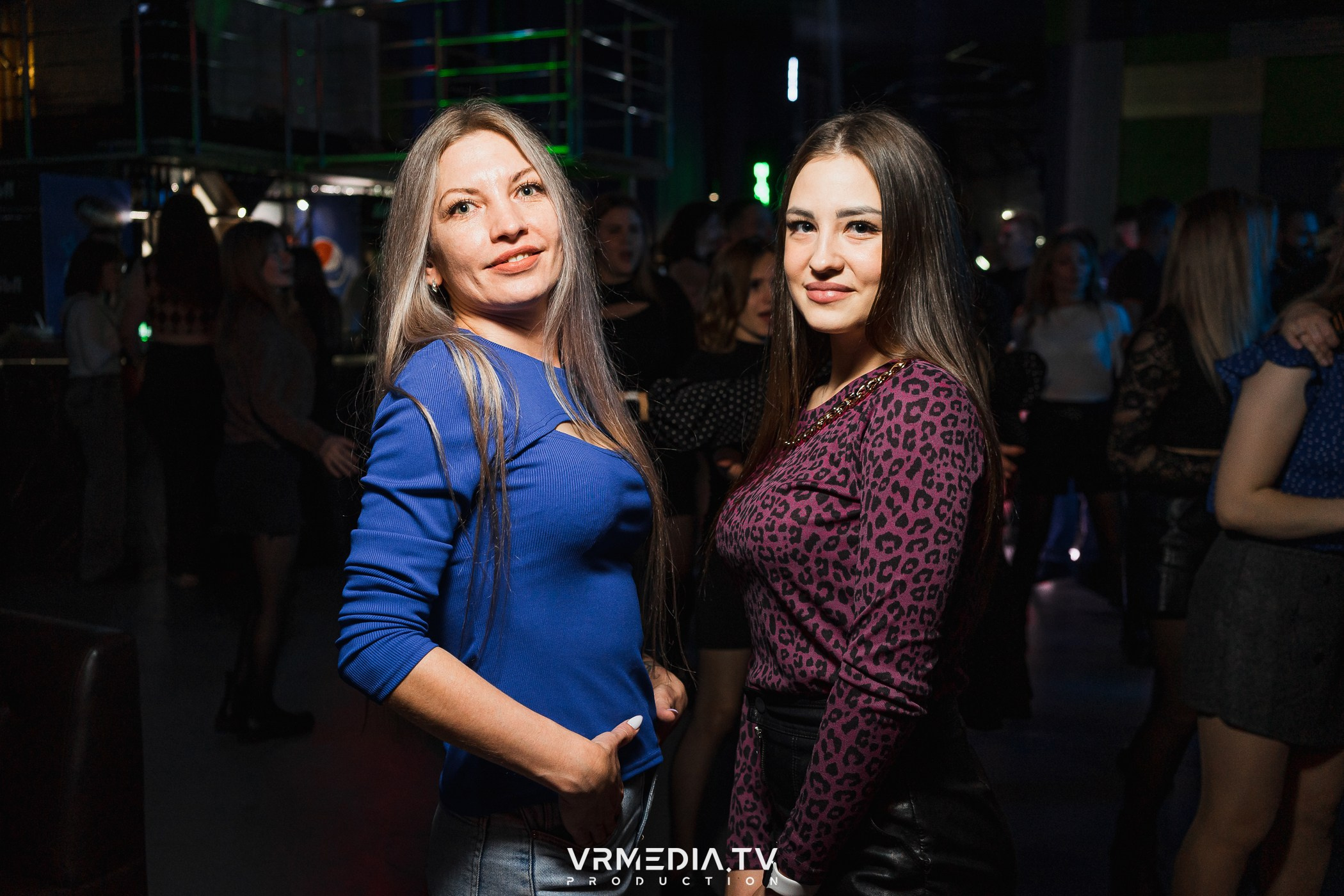 Бумажный дом в баре «Друзья»