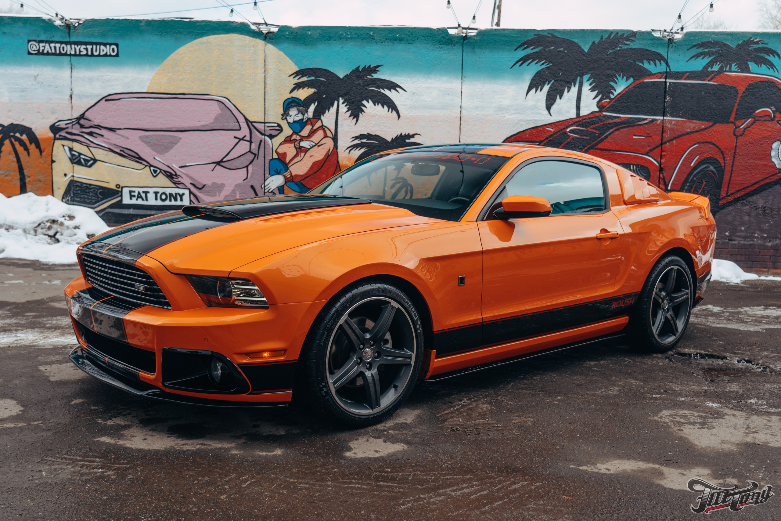 Ford Mustang Roush оранжевый окрас кузова и выкрас полос. DeLorein