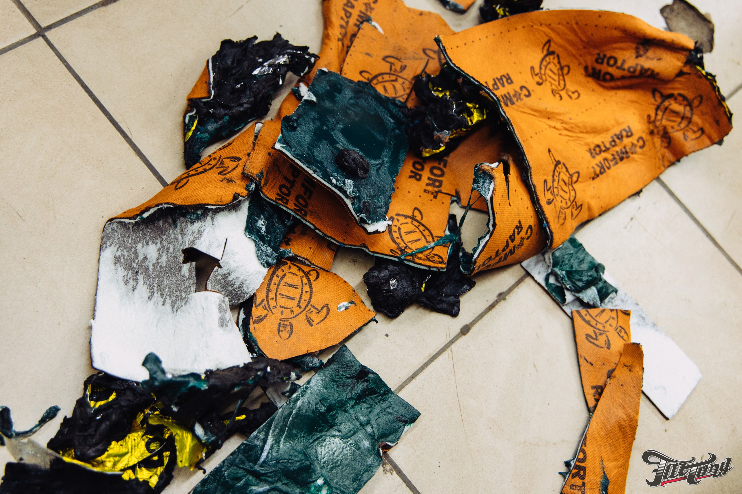 Audi RS6 снятие старой шумоизоляции и нанесение новой. DeLorein