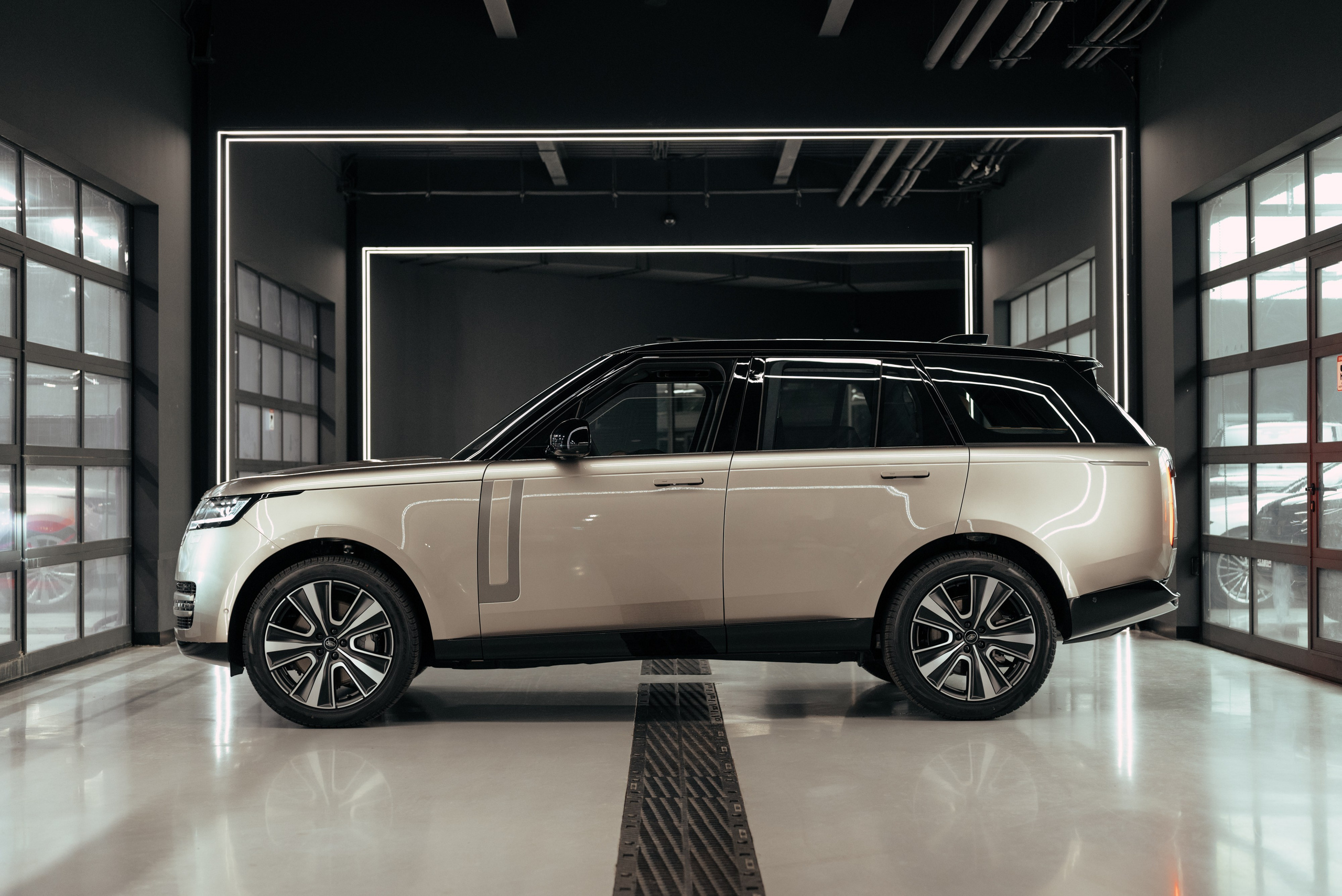 Range Rover gold on sand. DeLorein