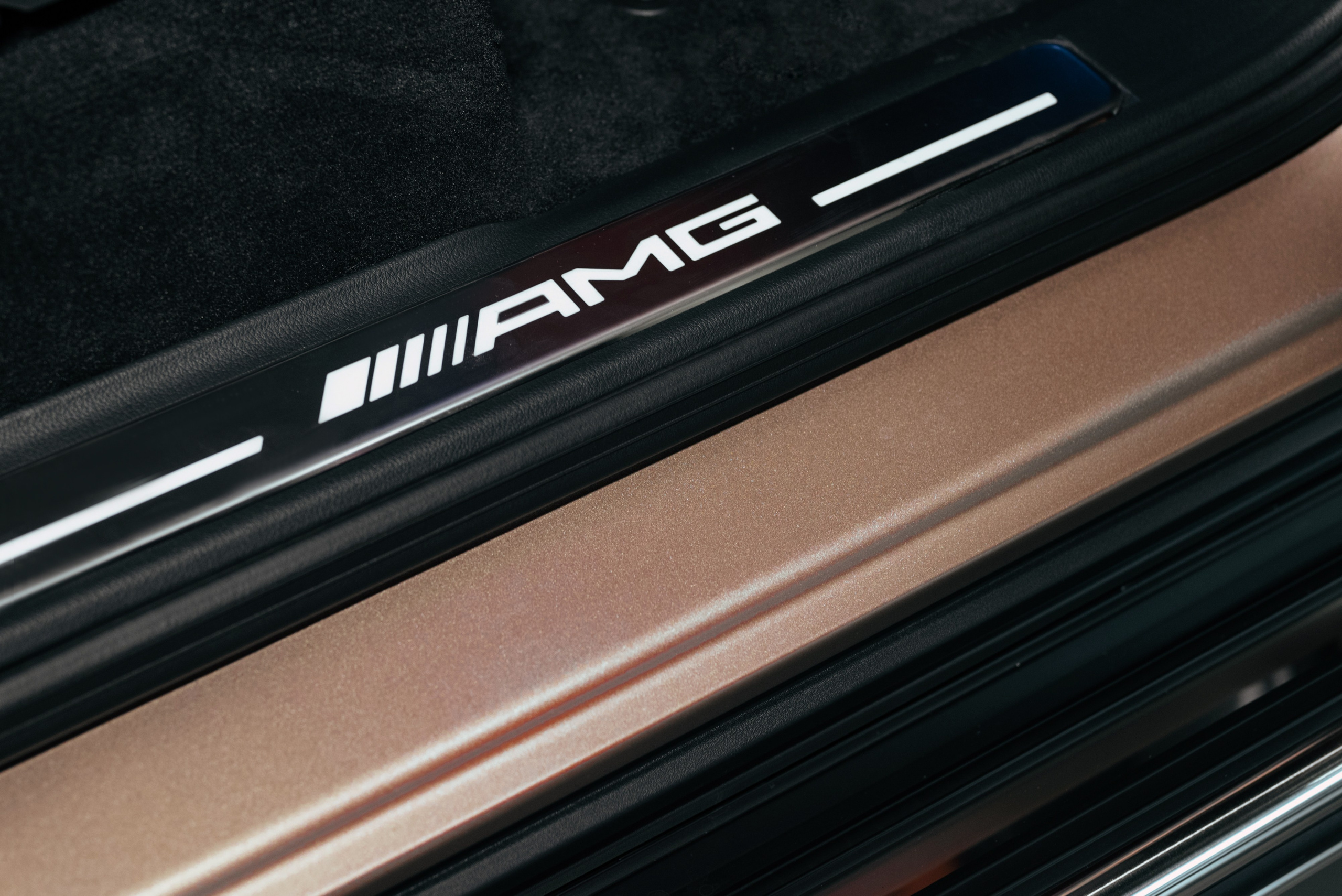 Mercedes G63 Gold. DeLorein