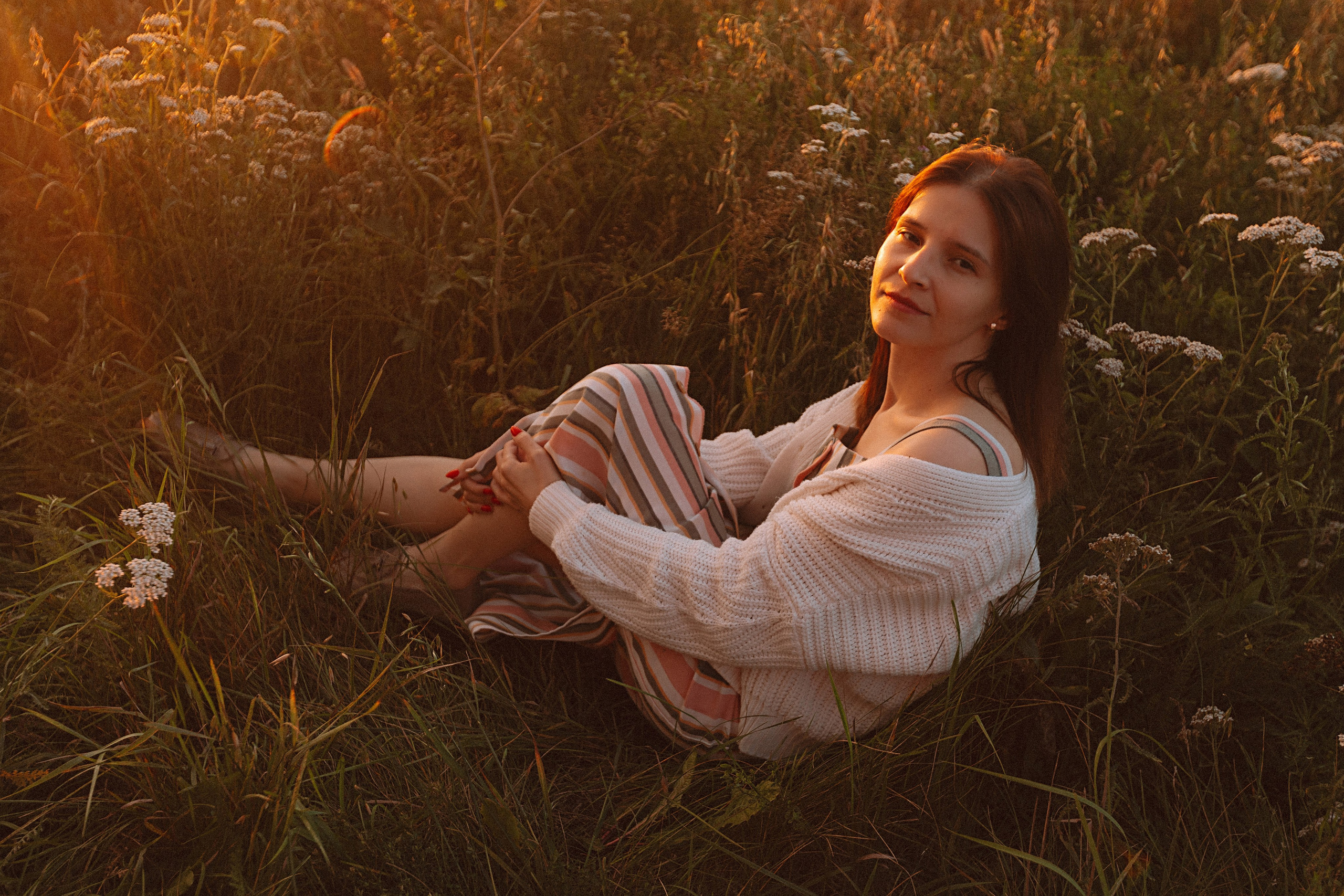 Поле love story на закате. Семейный фотограф Тюмень, фотограф на роды Салмина Мария