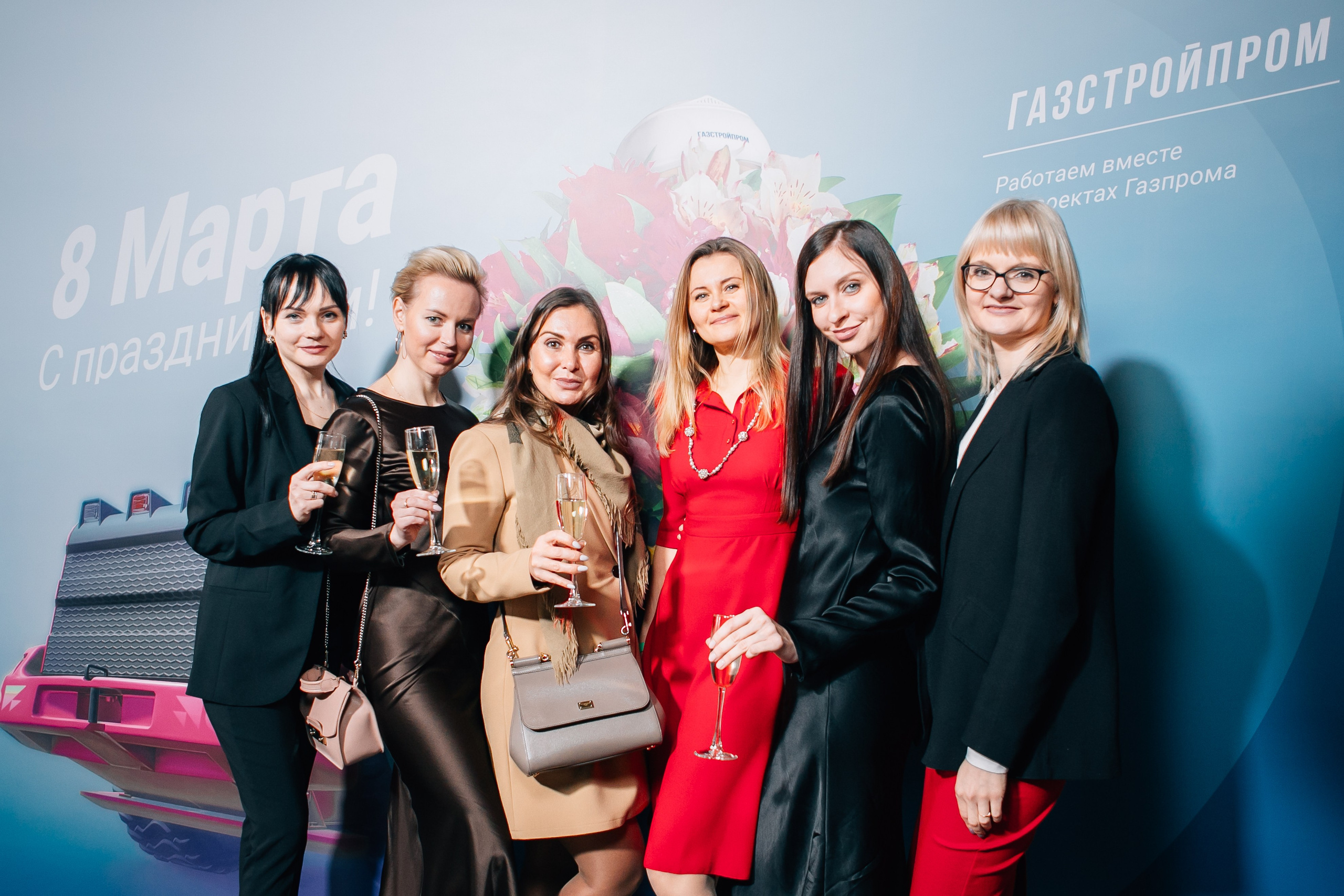 Снимал репортаж для «Газпром нефть», Газстройпром, Росатом, ОЗОН, Мегафон, ВТБ, Т-Банк, Unilever, Материа Медика Холдинг. Фотограф Serg-Epic — Сергей Клепиков