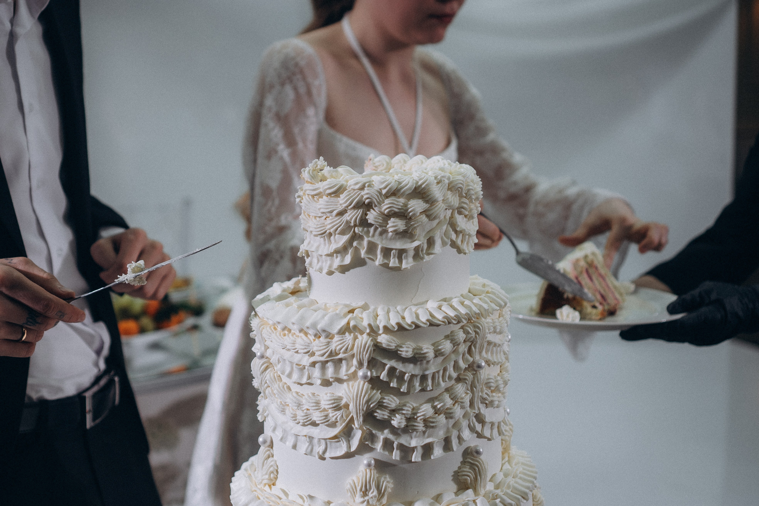 СВАДЕБНАЯ СЬЕМКА СБОРОВ В ОТЕЛЕ И ВЫЕЗД НА ЦЕРЕМОНИЮ (СНЯТО В СИБИРЕ В НИЖНЕВАРТОВСКЕ). Профессиональный фотограф, Санкт-Петербург — Виктория Богомолова