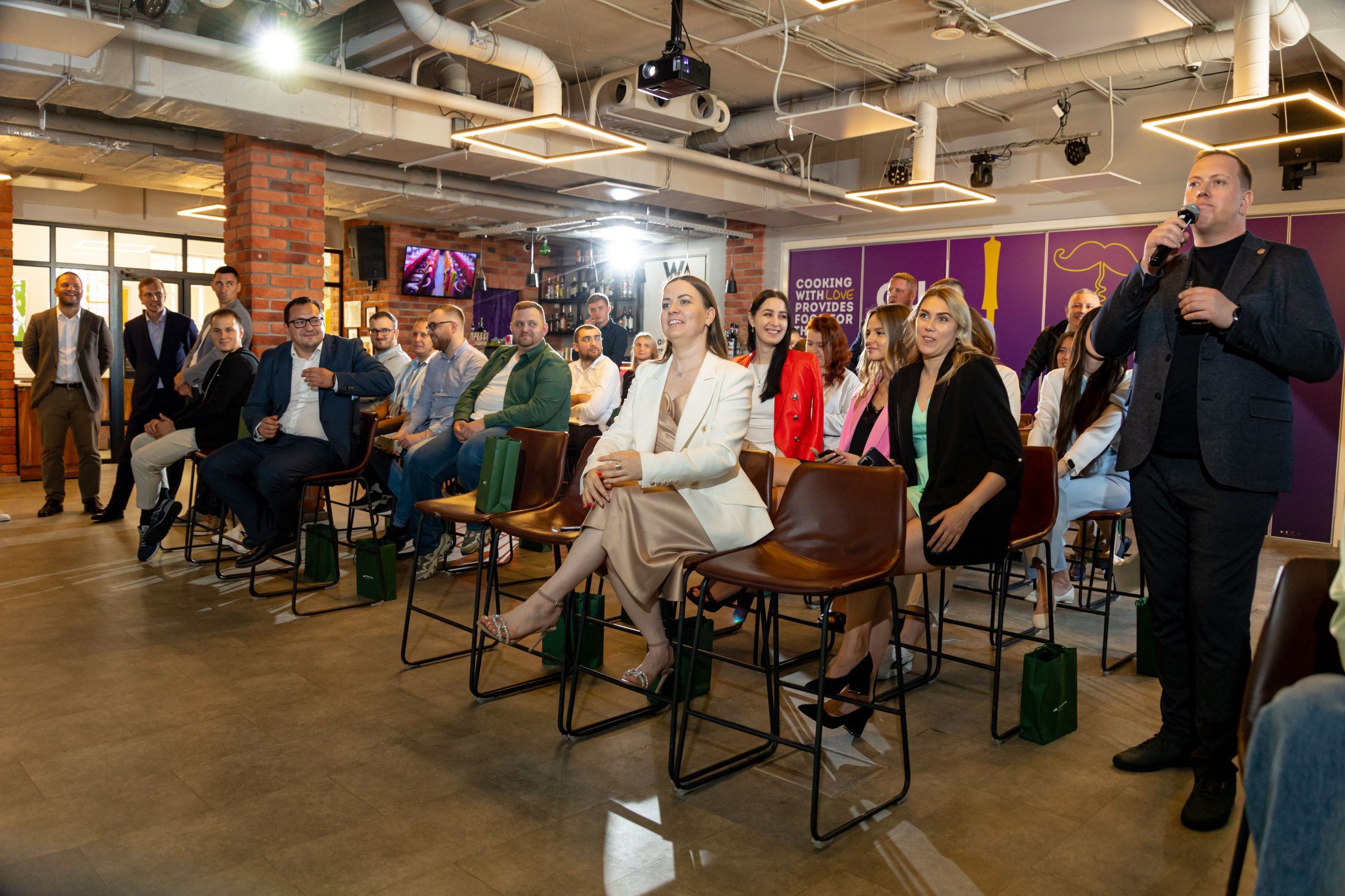 Фотосъёмка камерного корпоратива компании Грузовичкоф. Фотограф на праздник, корпоратив, День Рождения и Юбилей в г. Санкт-Петербурге Алексей Анкушев