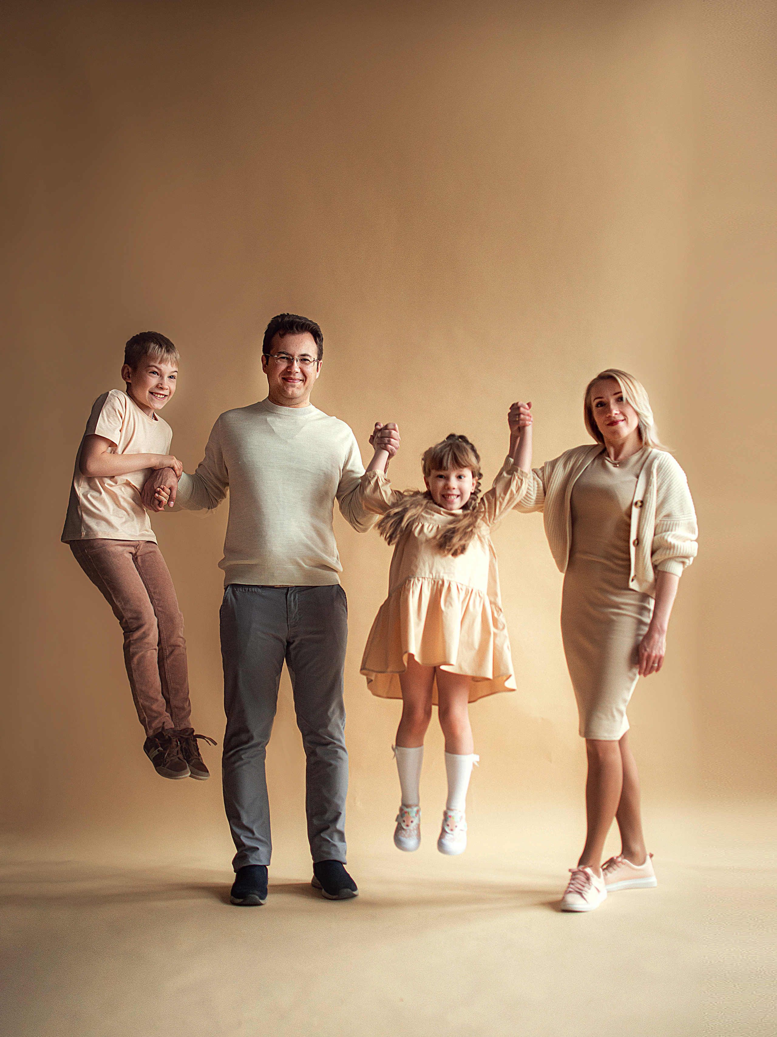 Студийные съемки. Семейный и детский фотограф в Подольске и Москве