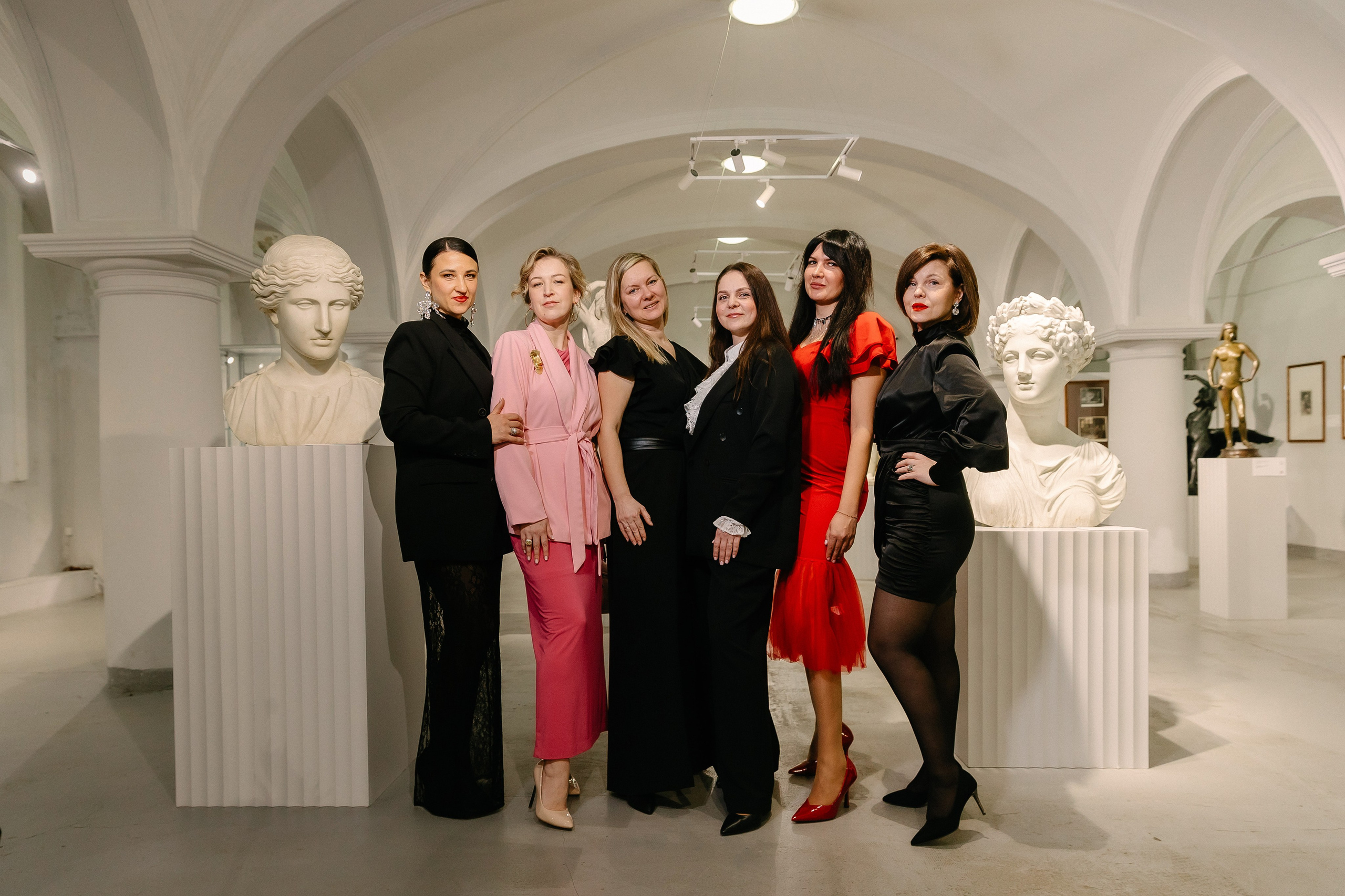 Подружки в музее. Свадебный, семейный и детский фотограф в Калининграде Елена Кравцова