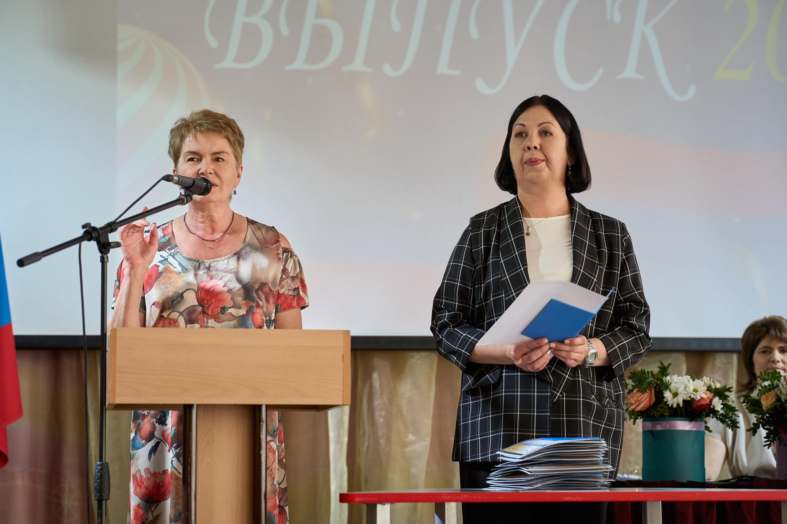 Вручение аттестатов 11 класс. Репортажный и портретный фотограф в Томске Ларионов Артём