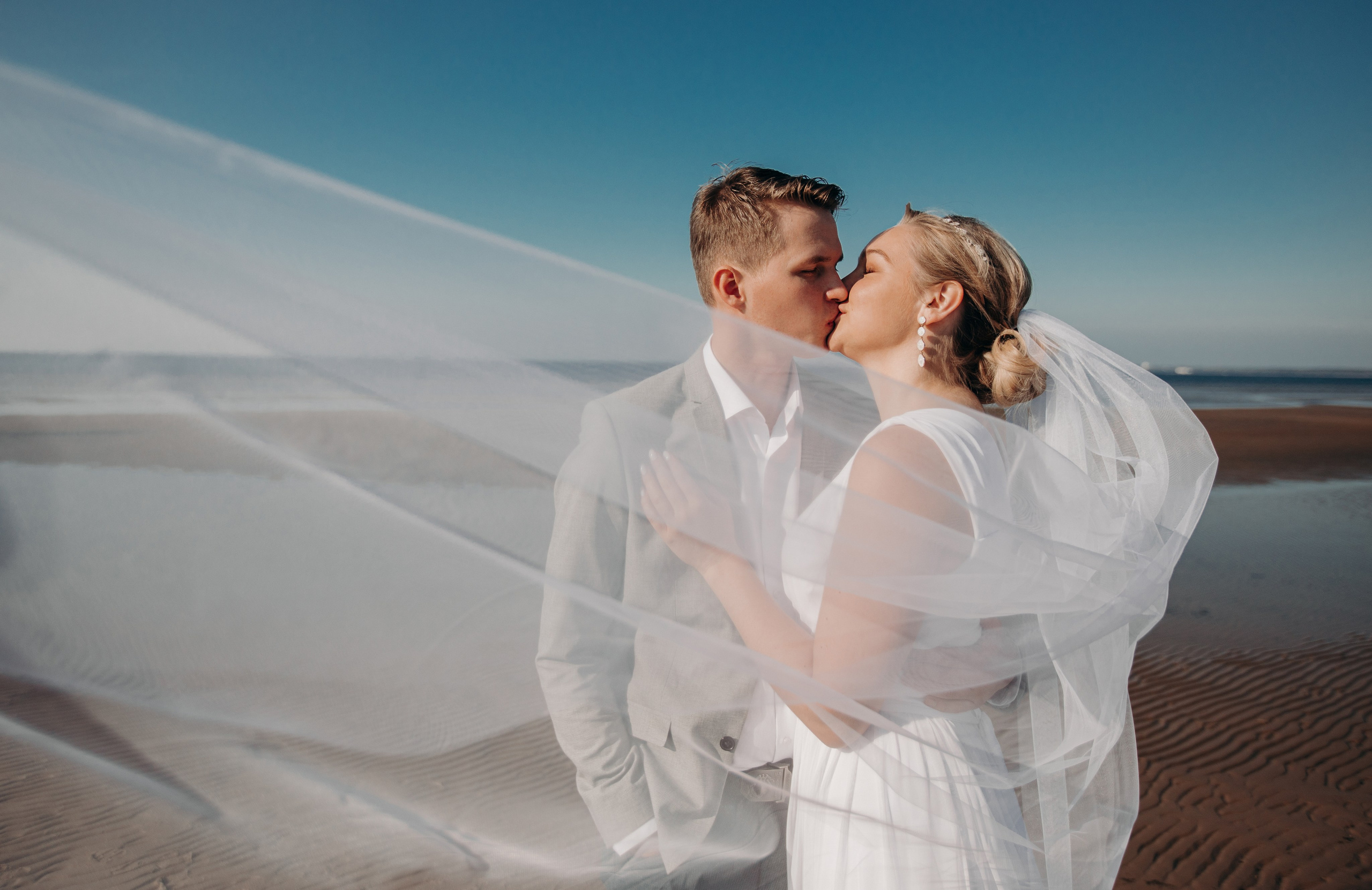 Соня и Влад. Свадьба в Сестрорецке, прогулка по Финскому заливу. Свадебный и семейный фотограф в Санкт-Петербурге и Сестрорецке
