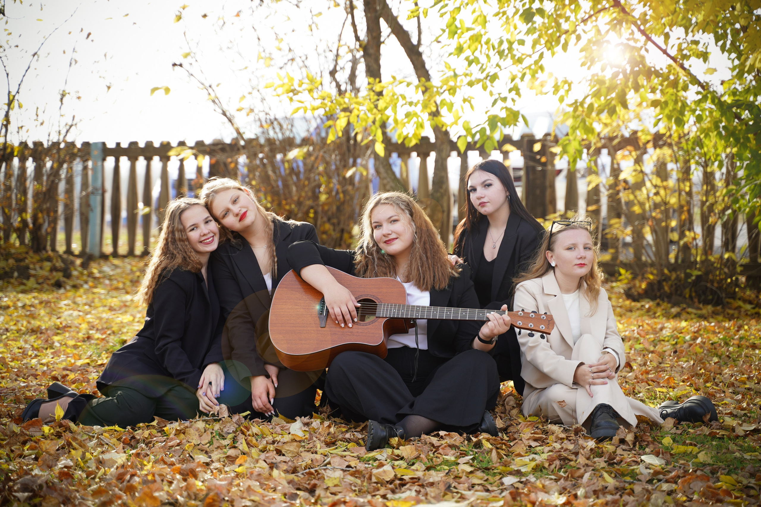 Выпускные альбомы для старшеклассников в Красноярске от AlbomKras 🎓✨. AlbomKras -выпускные альбомы Красноярска с авторским дизайном и качественной фотосъемкой! ⭐⭐⭐⭐⭐ 5.0