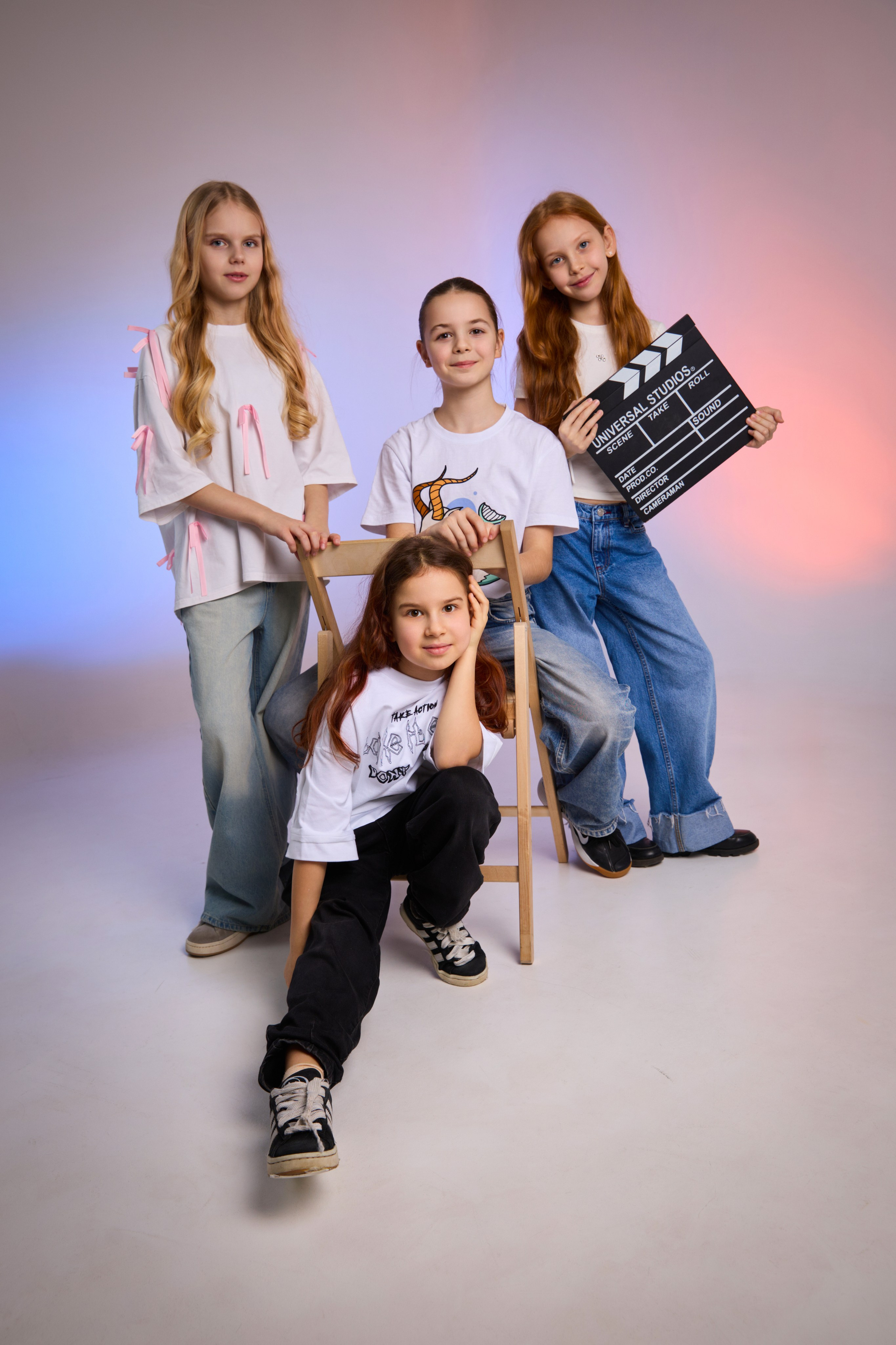 Выпускные альбомы для младших классов в Красноярске от AlbomKras 📚👶. AlbomKras -выпускные альбомы Красноярска с авторским дизайном и качественной фотосъемкой! ⭐⭐⭐⭐⭐ 5.0