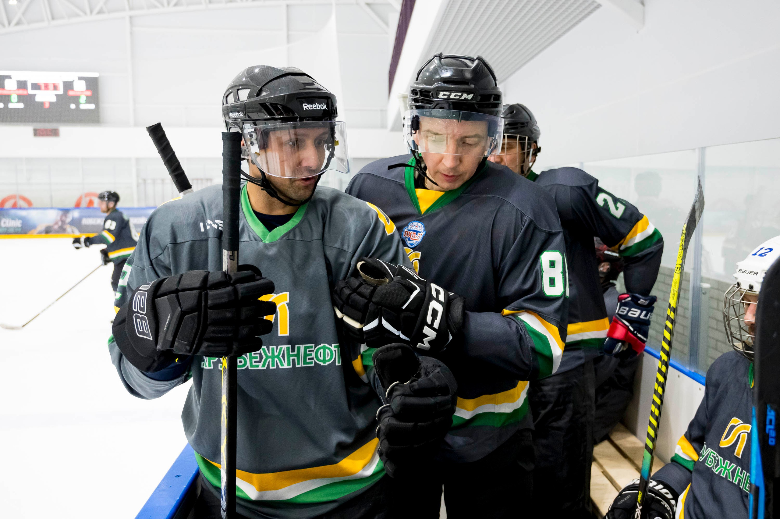 Хоккейный матч корпоративной команды Зарубежнефть. Репортажный фотограф и видеограф Слава Думчев. Тимбилдинги, отчетники, корпоративы