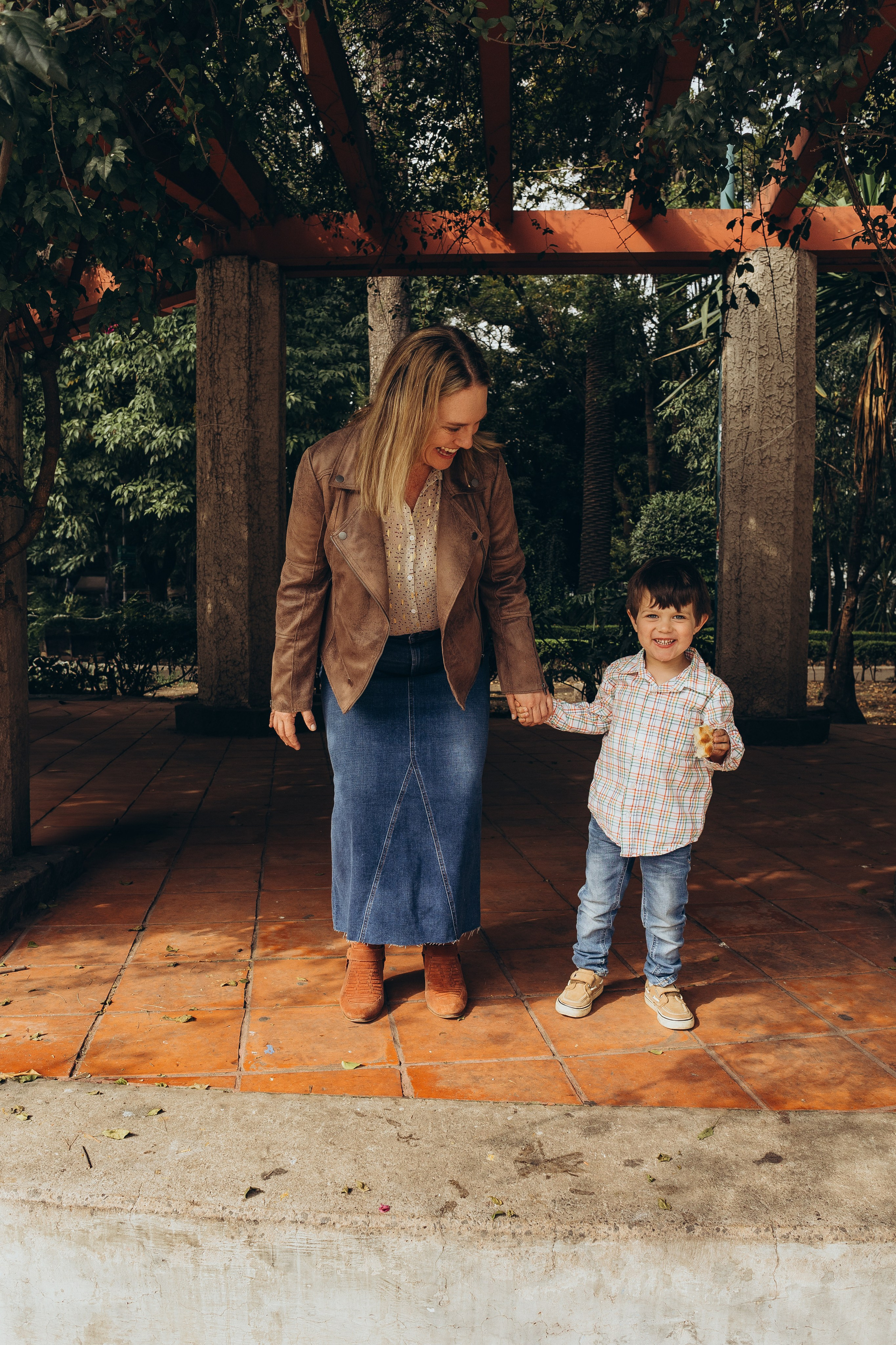 Sesión de fotos de mama e hijo en el Parque México, Condesa, Ciudad de México. Ирина Крохалева. Семейный фотограф в Екатеринбурге