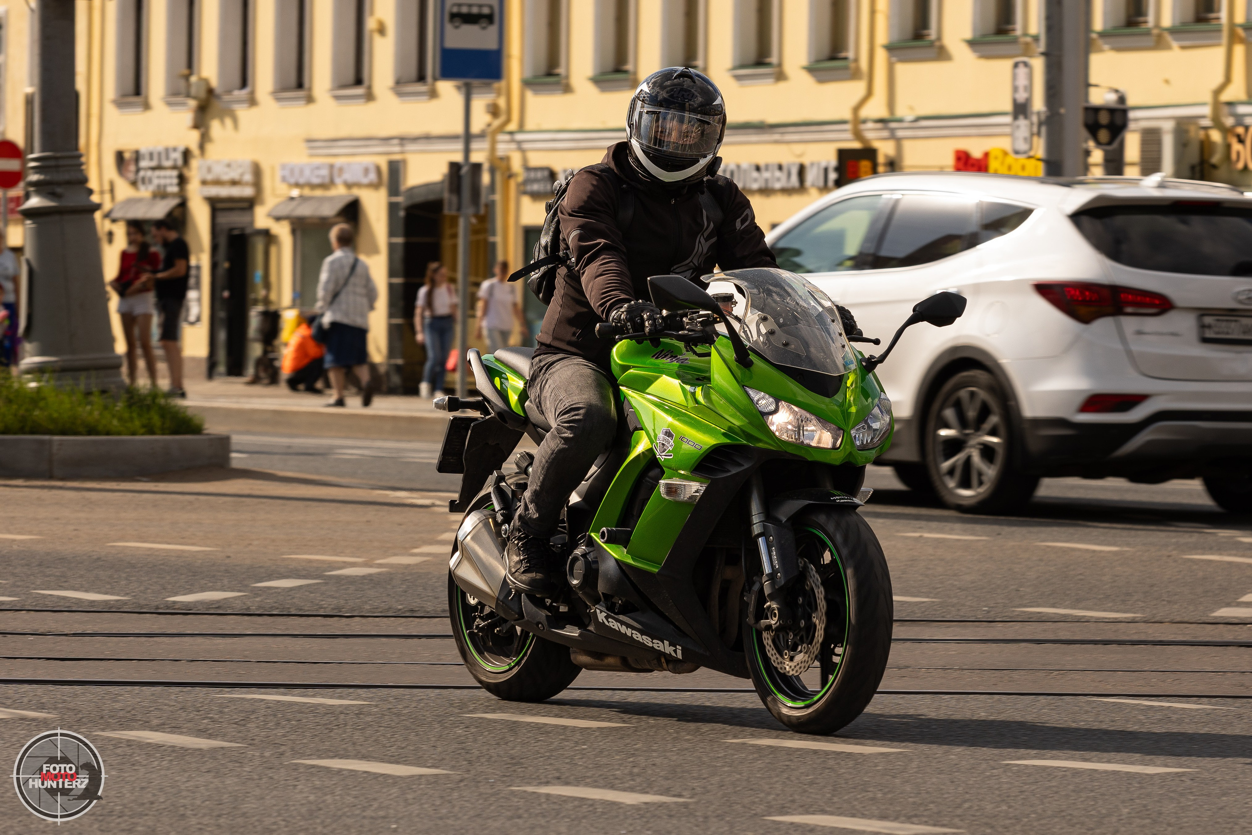 Мотоциклы на улицах города. Фотограф Ольга Гирусова «Пантерочка» Москва