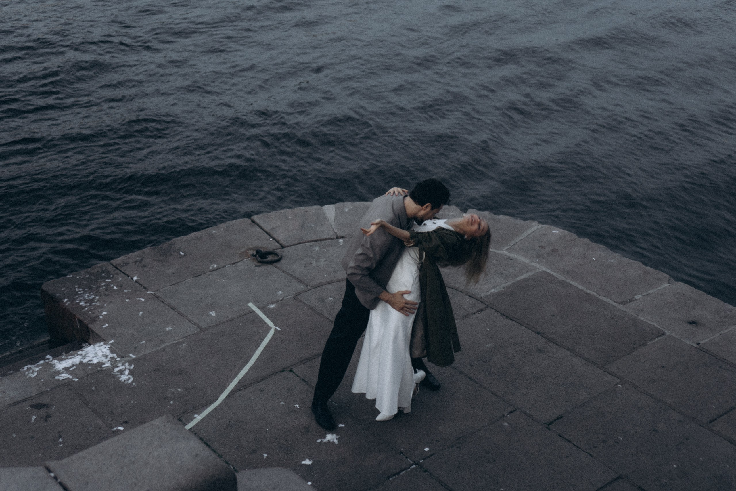 СВАДЕБНАЯ СЬЕМКА ПАРЫ НА РАССВЕТЕ В БЕЛЫЕ НОЧИ И ПРОГУЛКА С РАЗВОДНЫМИ МОСТАМИ И ПИКНИК ВОЗЛЕ ИСАКИЕВСКОГО СОБОРА. Профессиональный фотограф, Санкт-Петербург — Виктория Богомолова