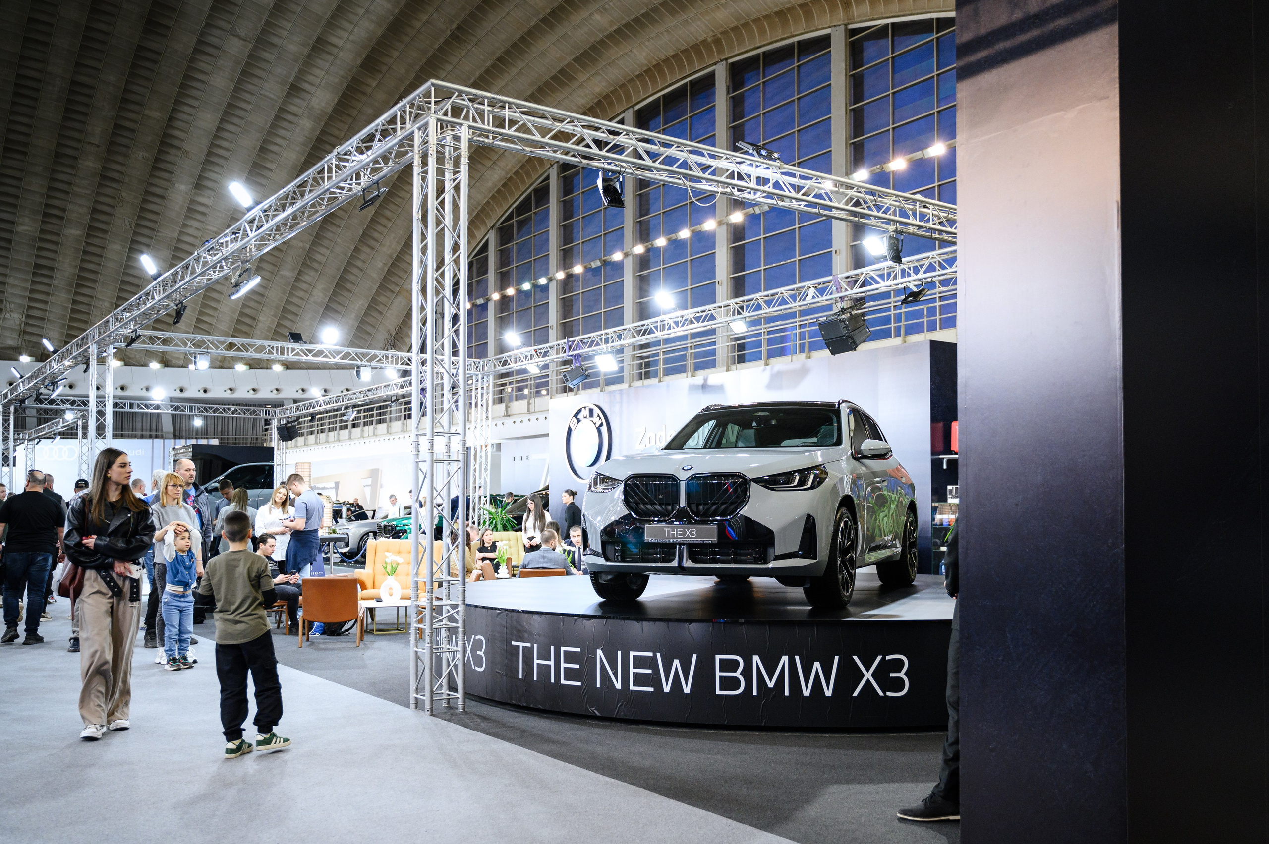 56-й Международный автосалон в Белграде. Елена Чеснокова спортивный фотограф во Владимире и Белграде