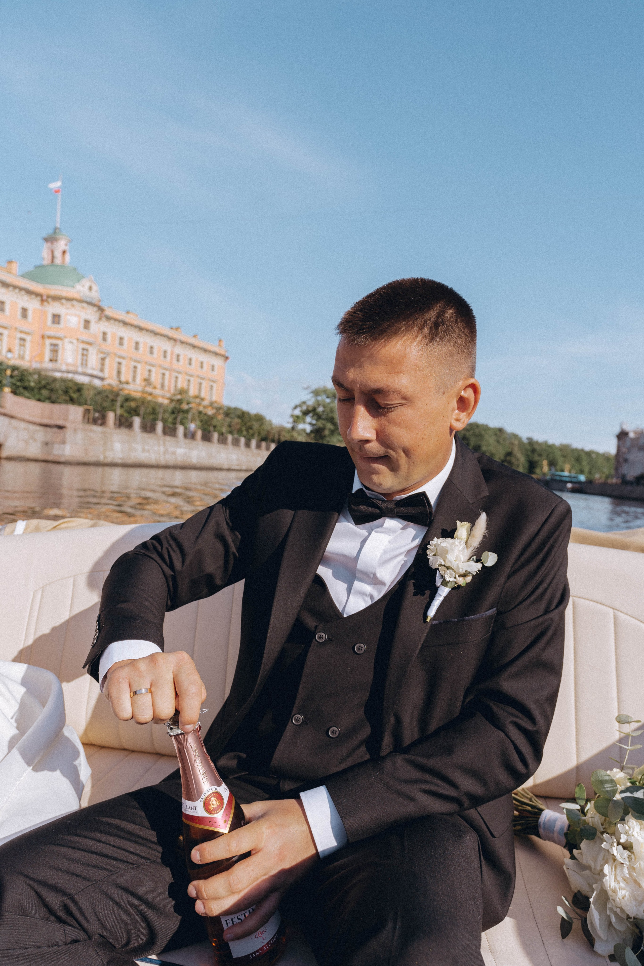 СВАДЕНБНАЯ СЬЕМКА НА КАТЕРЕ ПО КАНАЛАМ САНКТ-ПЕТЕРБУРГА И В АКВАТОРИИ НЕВЫ. Профессиональный фотограф, Санкт-Петербург — Виктория Богомолова