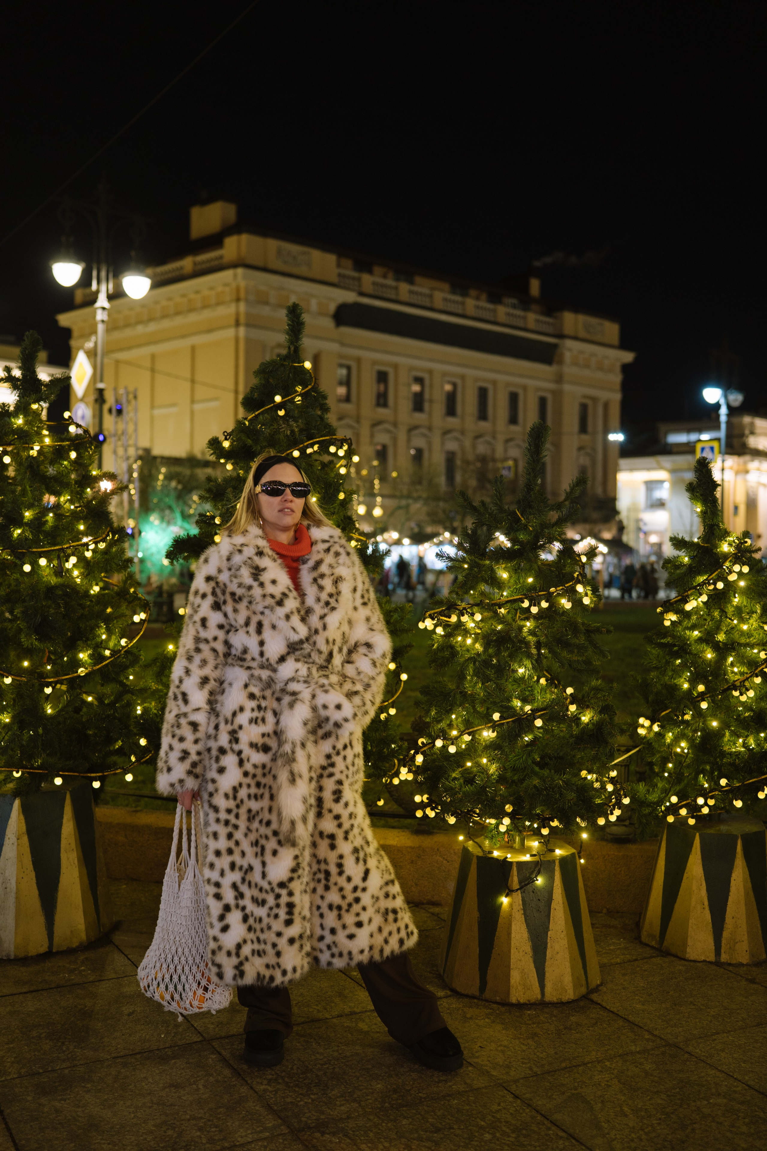 ПРОГУЛКА НА МАНЕЖНОЙ ПЛОЩАДИ ДЛЯ ДЕВУШКИ ПЕРЕД НОВЫМ ГОДОМ (НОВОГОДНЯЯ ФОТОСЕССИИЯ НА МАНЕЖНОЙ ПЛОЩАДИ). Профессиональный фотограф, Санкт-Петербург — Виктория Богомолова