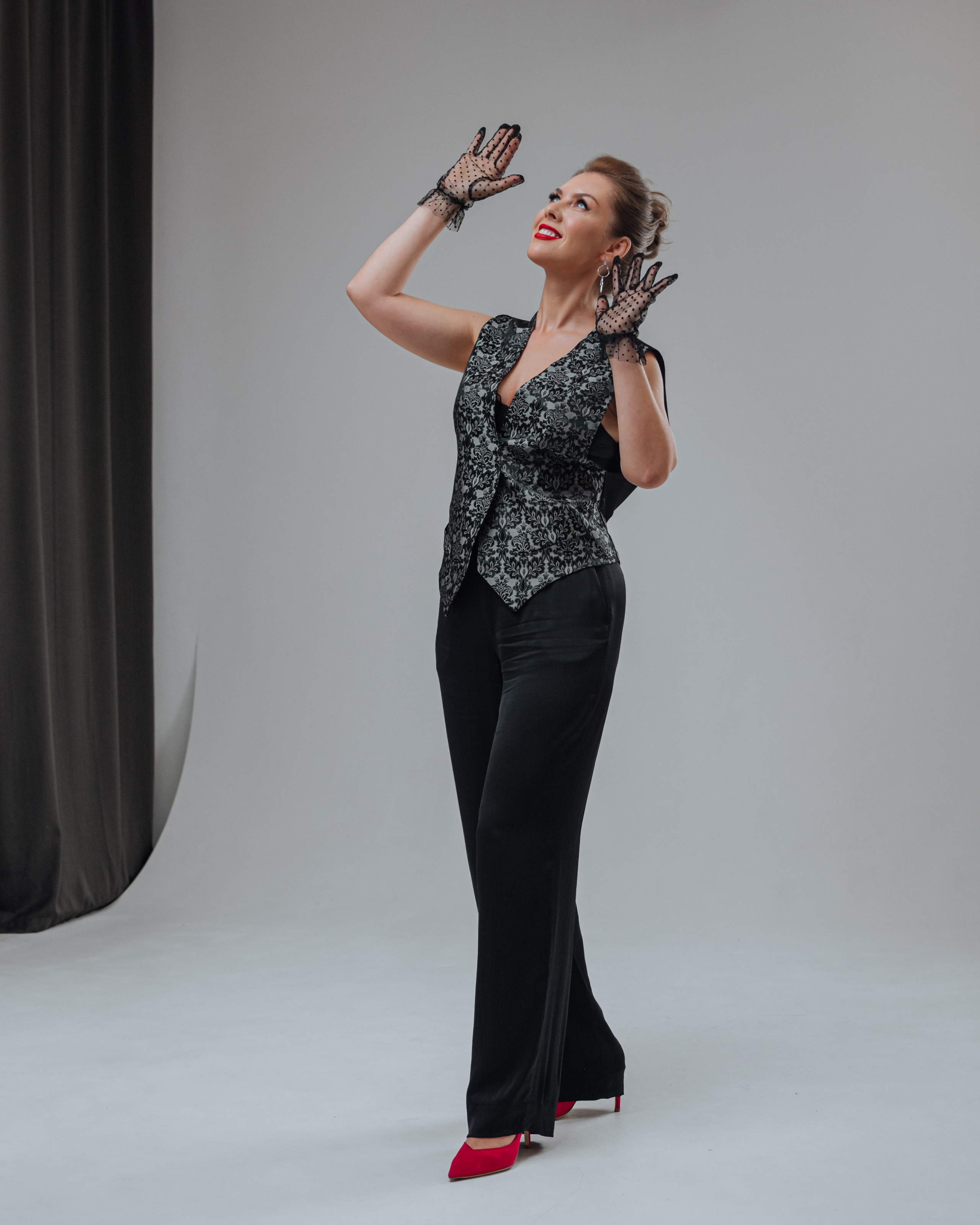 Фотосессия Superwoman Натальи и Светланы для афишы. Портретный фотограф в Санкт-Петербурге Дмитриева Наталия