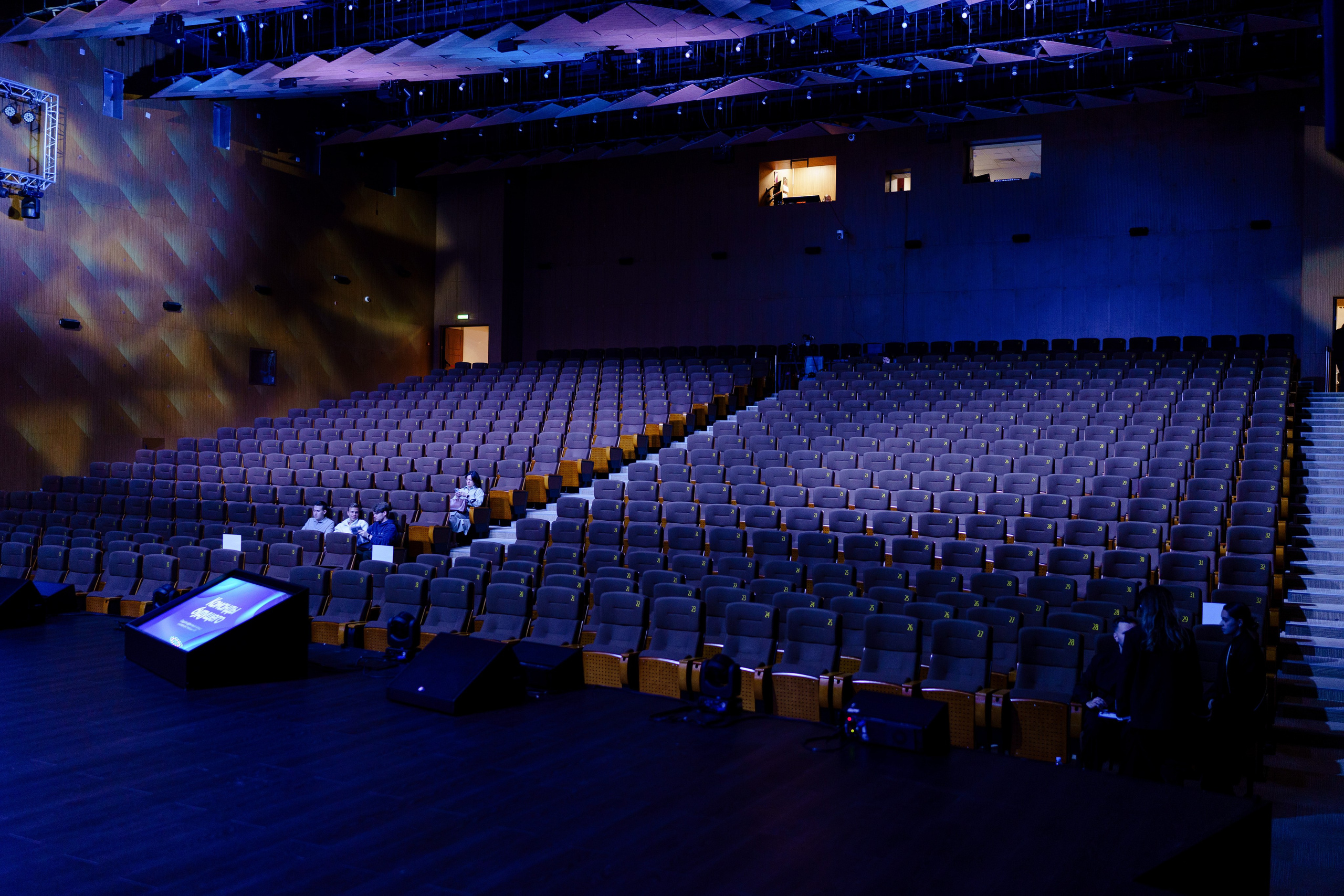 Репортажный фотограф на конференцию в Москве. Репортажный фотограф в Москве Саша Дружинина