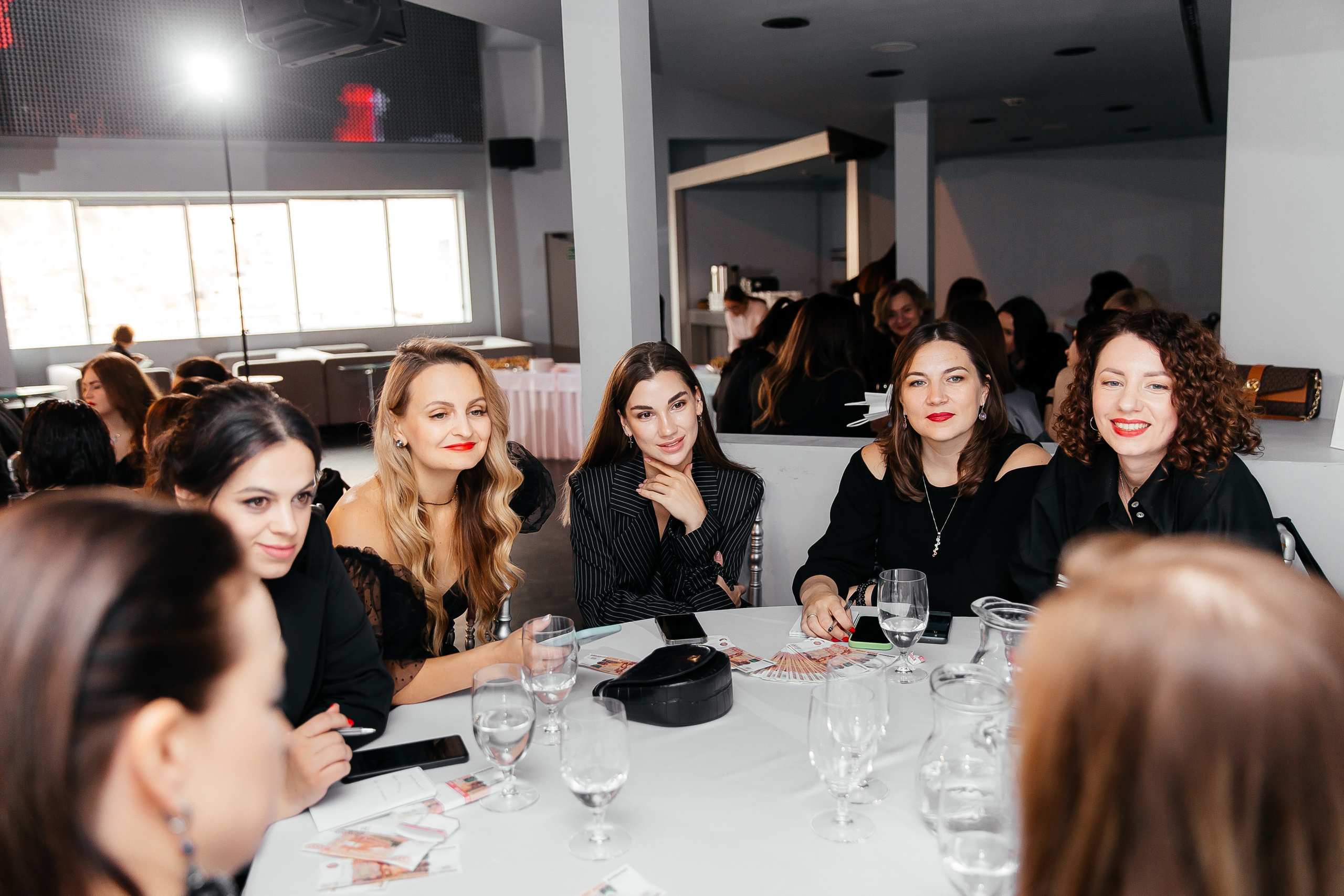 Фотозона+выступление спикеров. Фотограф в Красноярске Надежда Воскресенская