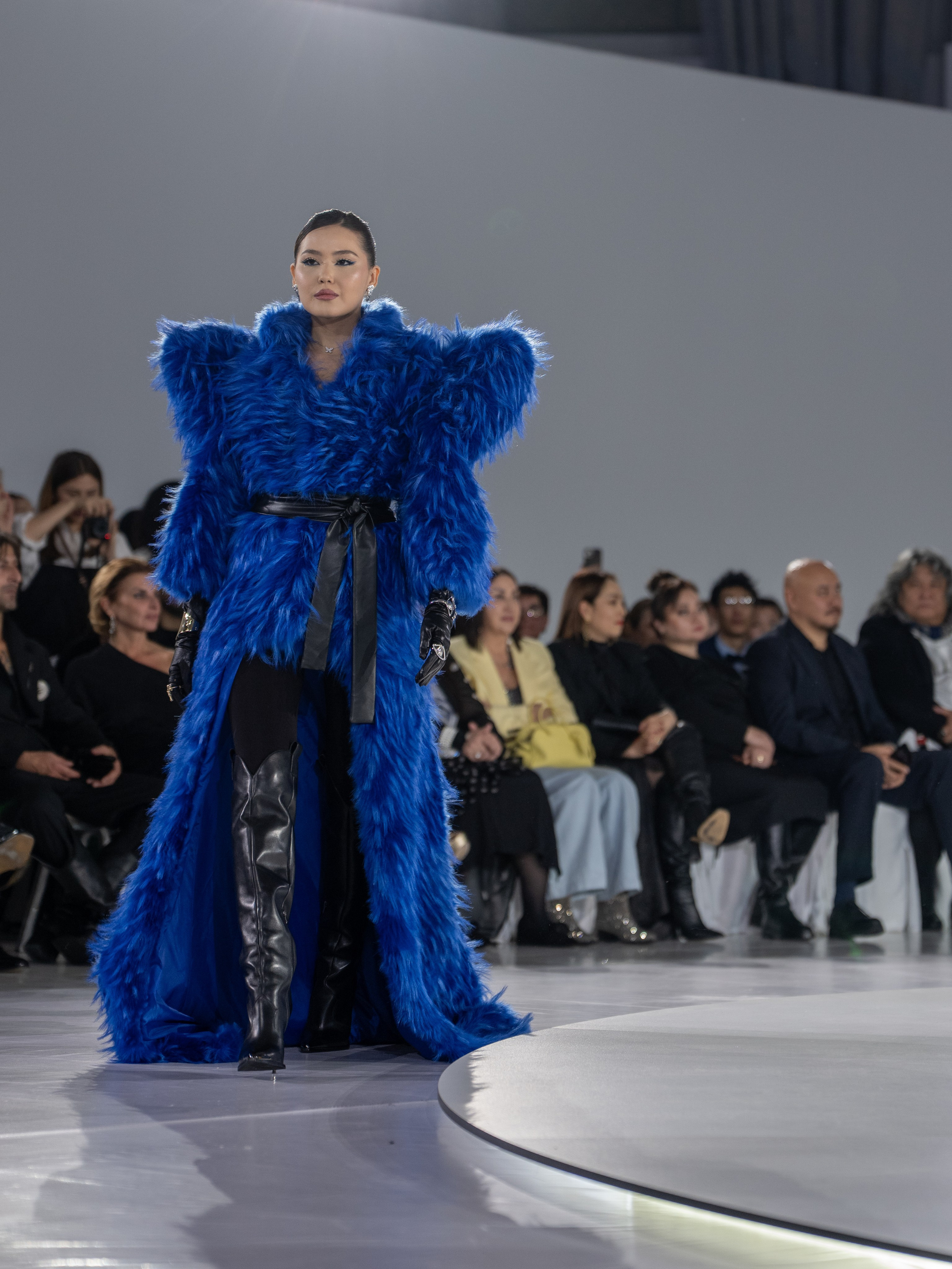 Дизайнер Arunaz. Сайт Алматинского НЮ АРТ, будуар и фэшн фотографа Дениса Карпенко