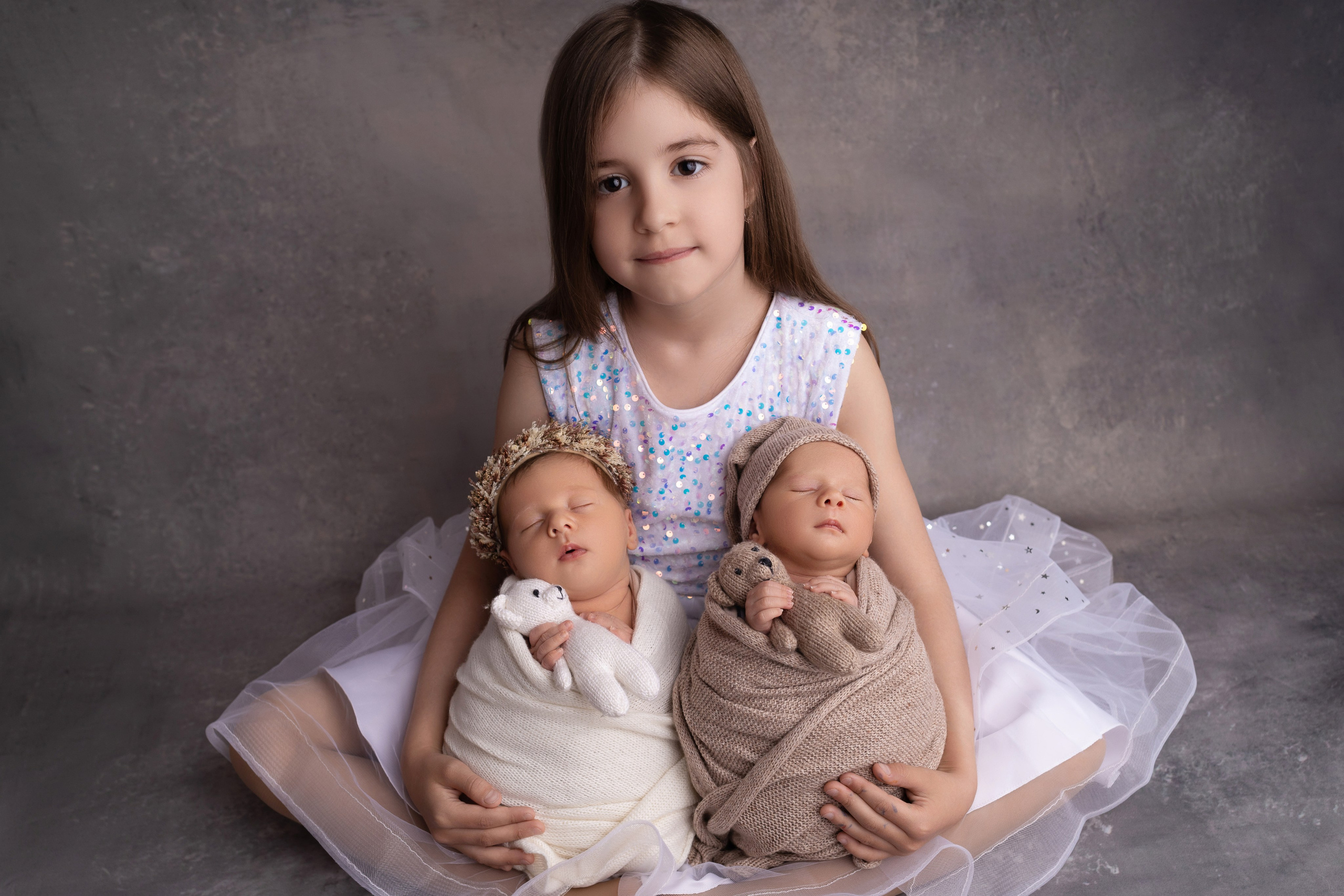 Фотосъемка двойни. Фотограф новорожденных малышей в Омске и Омской области Эльвира Камаева