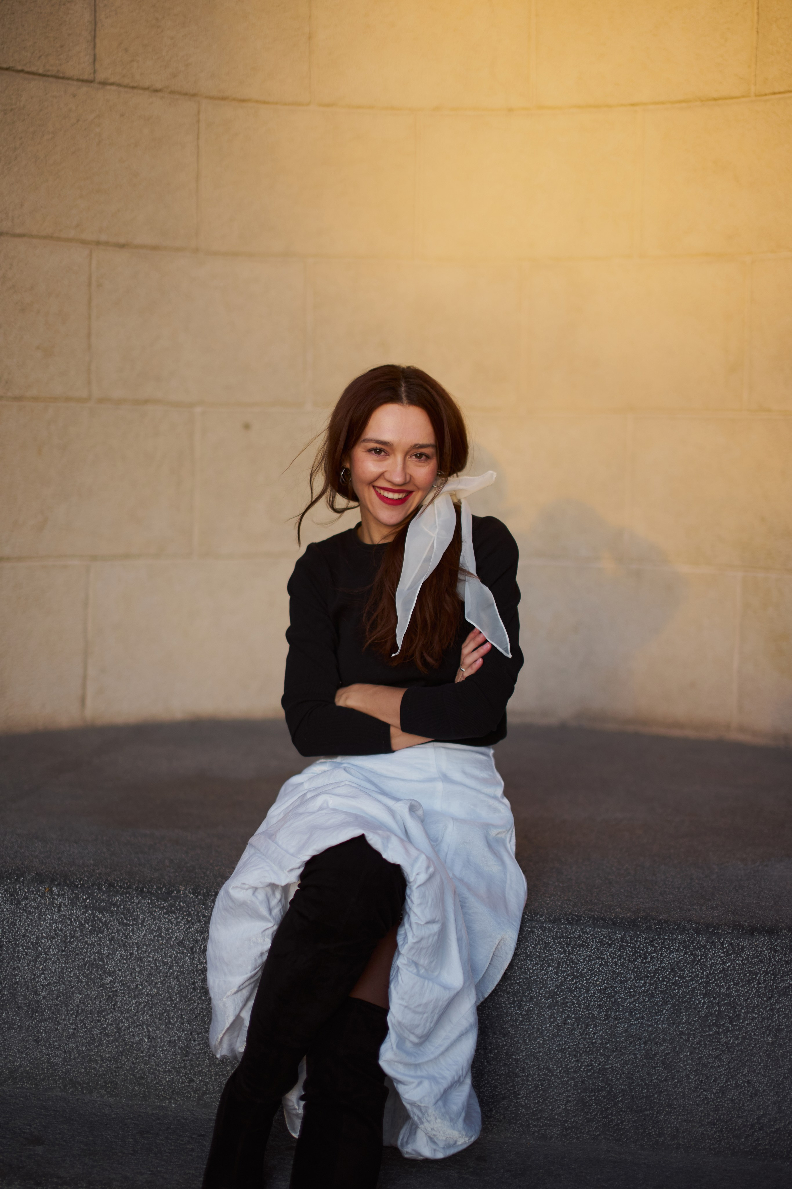 Осенняя фотосессия возле театра для Татьяны. Репортажный и женский фотограф в Новосибирске