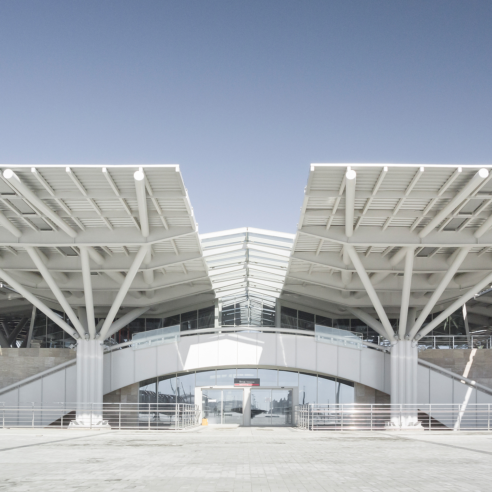 Фотография архитектуры железнодорожного вокзала станции Олимпийский парк