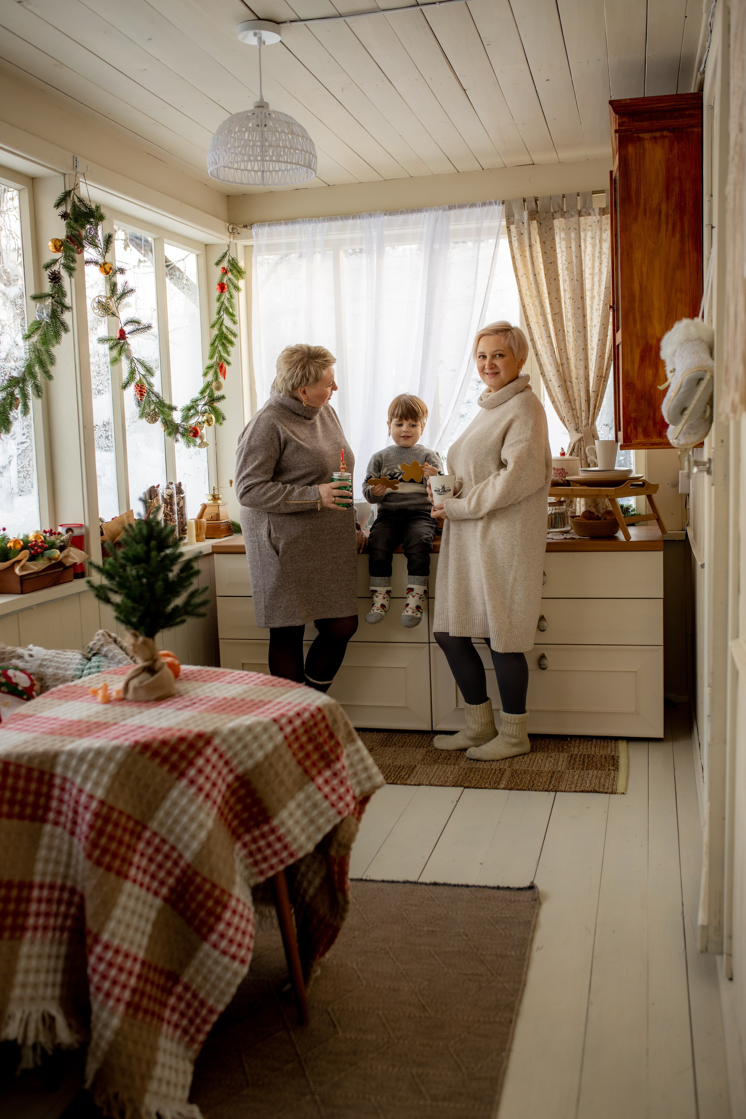 новгодняя семейная фотосессия в Железнодорожном, новогодняя съемка на даче