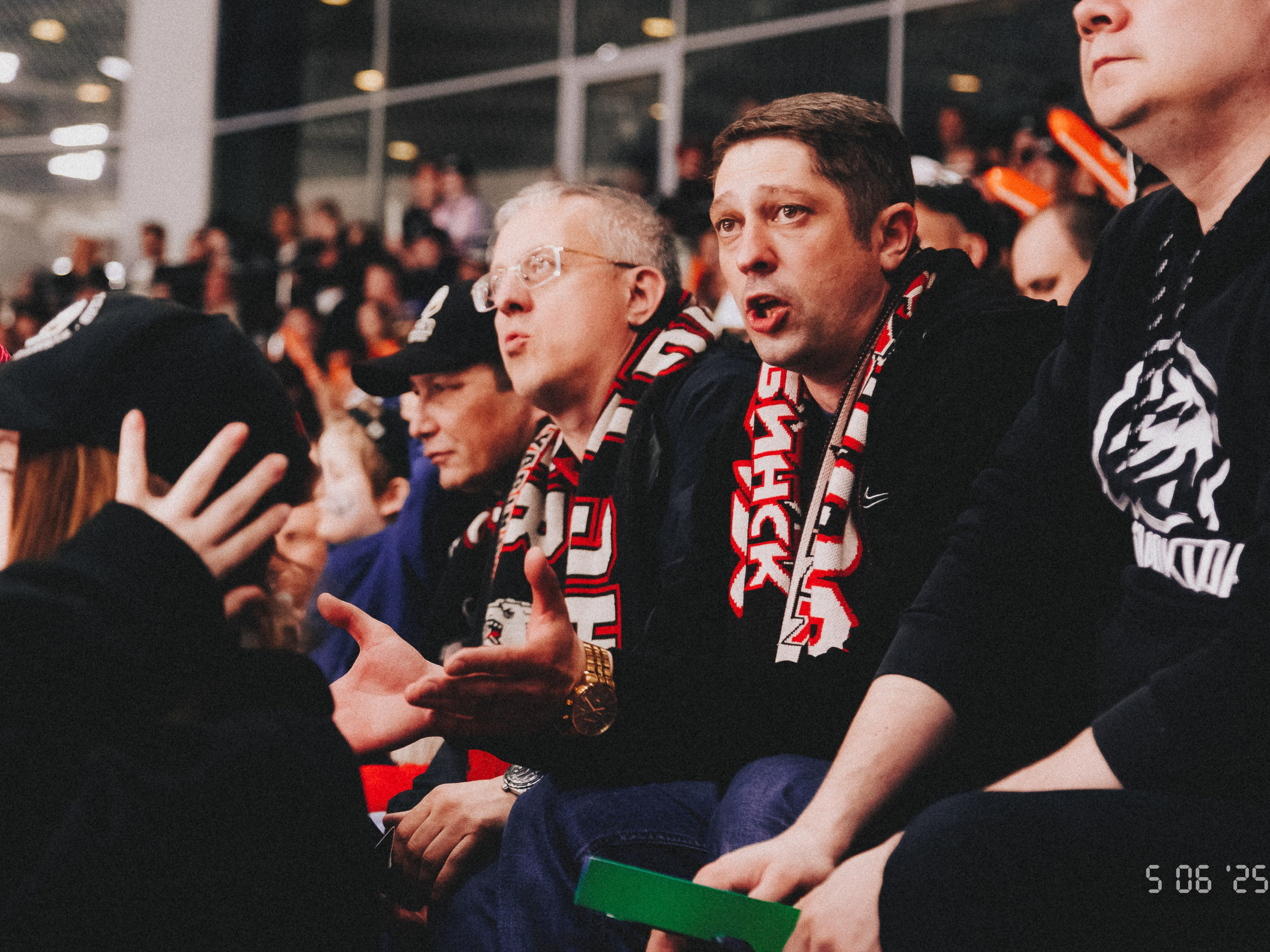 ТРАКТОР Х ДИНАМО (атмосфера). Репортажный фотограф Макс Брагин